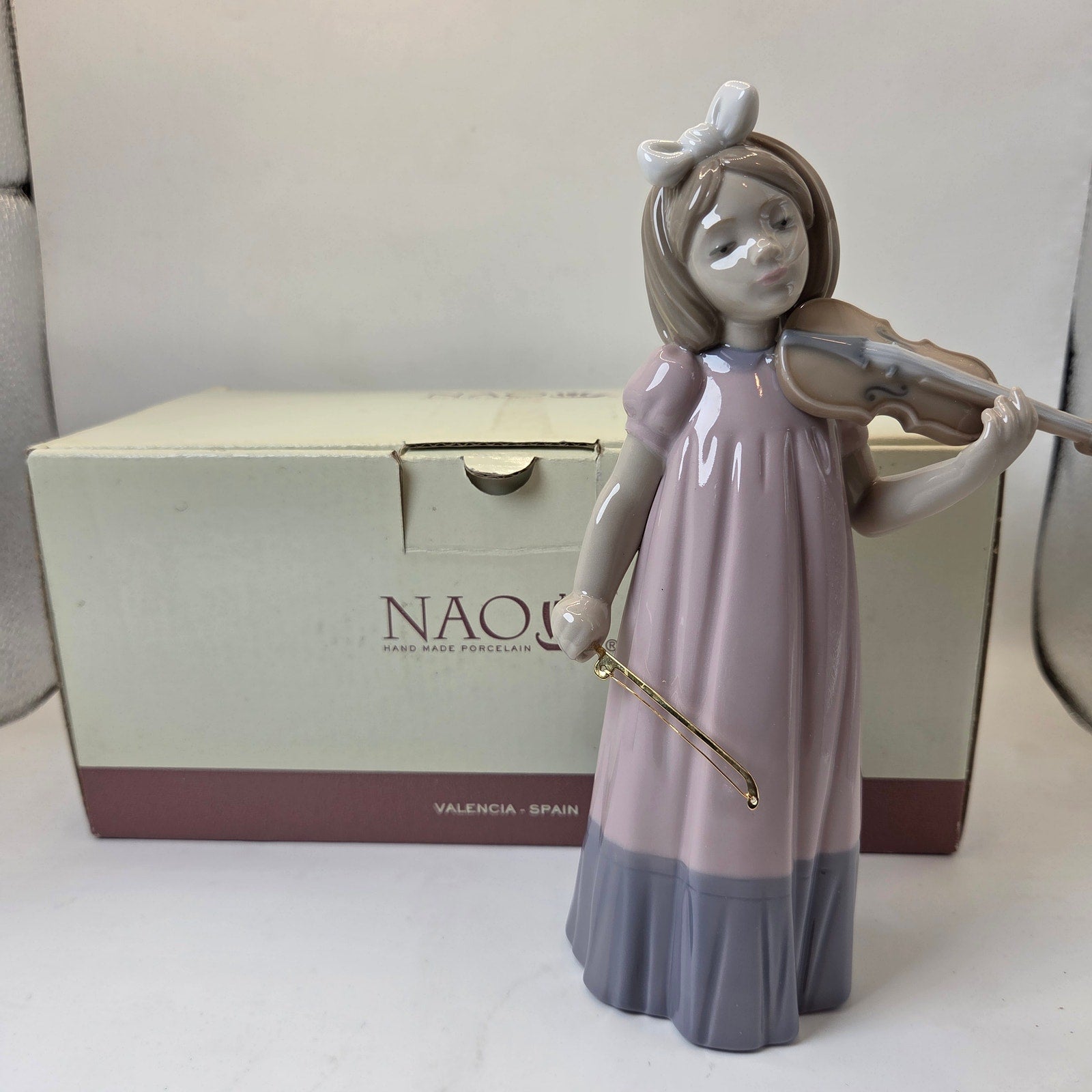 NAO by Lladro Girl With Violin #1034 Porcelain Figurine Spain Boxed 7.5"