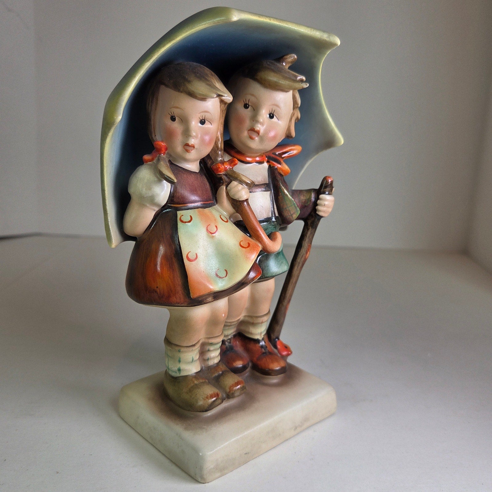 Goebel M.I. Hummel Stormy Weather #71 TMK2 Full Bee Germany 6.5" Figurine