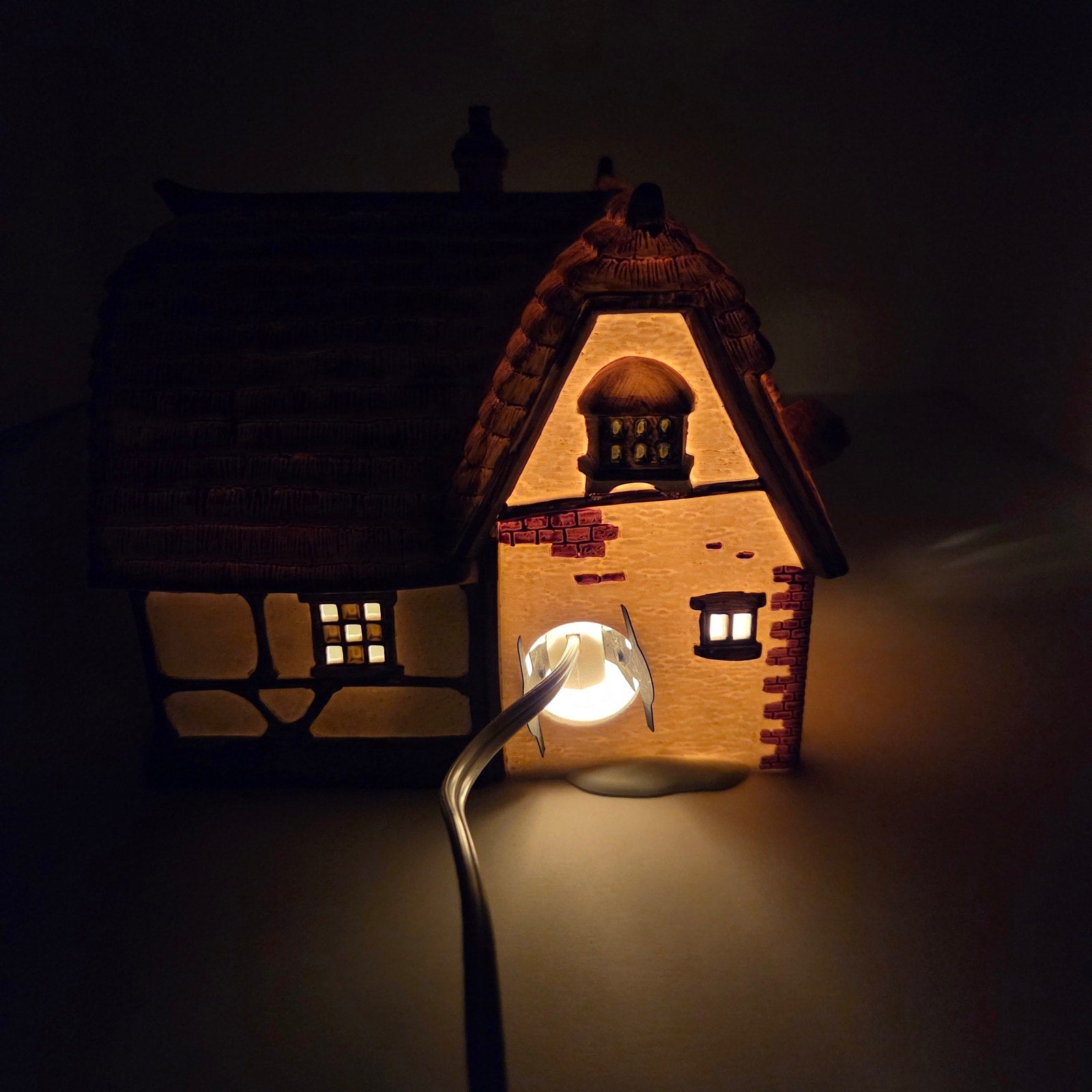 Dept 56 Dickens' Village Cobb Cottage Lighted Building 1991 w/ Box