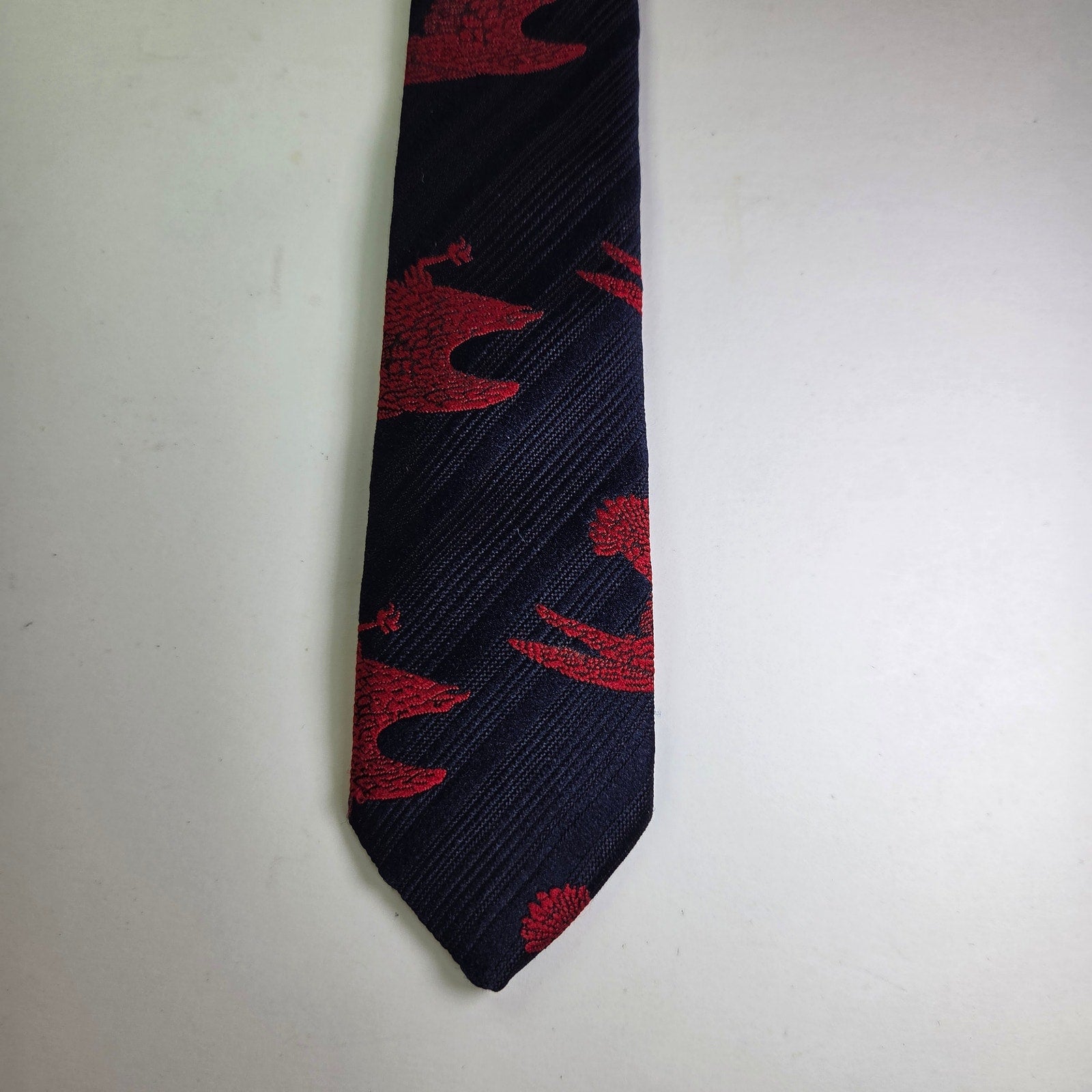 Vintage Dayton’s Northbriar Regal Eagle Necktie Red Gold Green USA 4.25x55