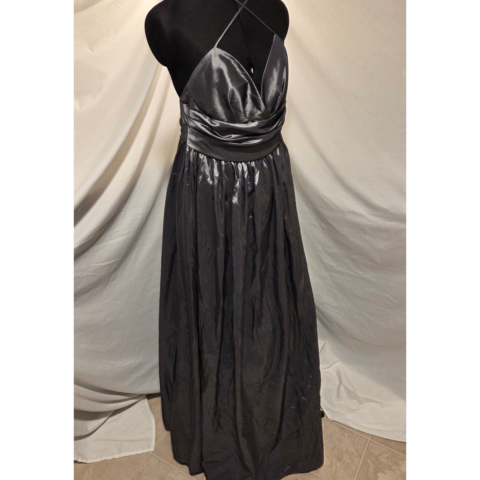 WTOO Watters Halter Ball Gown Dress Size 12 Formal Prom Taffeta Skirt