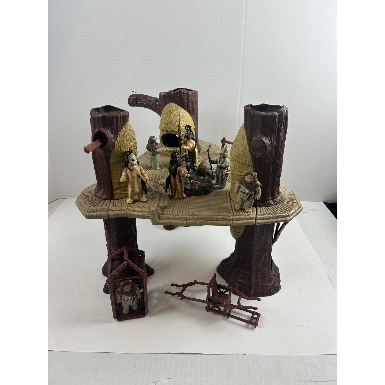 Star Wars Kenner Ewok Village Playset w/ 7 Ewok Figures & Accessories 1983