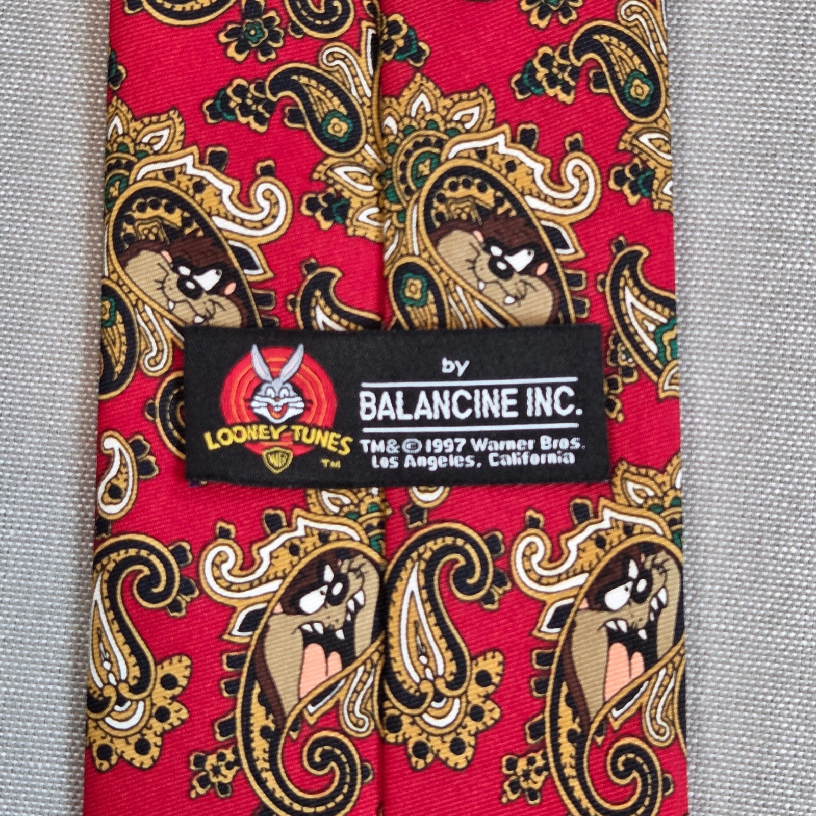 Vintage 1997 Taz Devil Looney Tunes Paisley Tie Red Gold WB Novelty 57x3.75