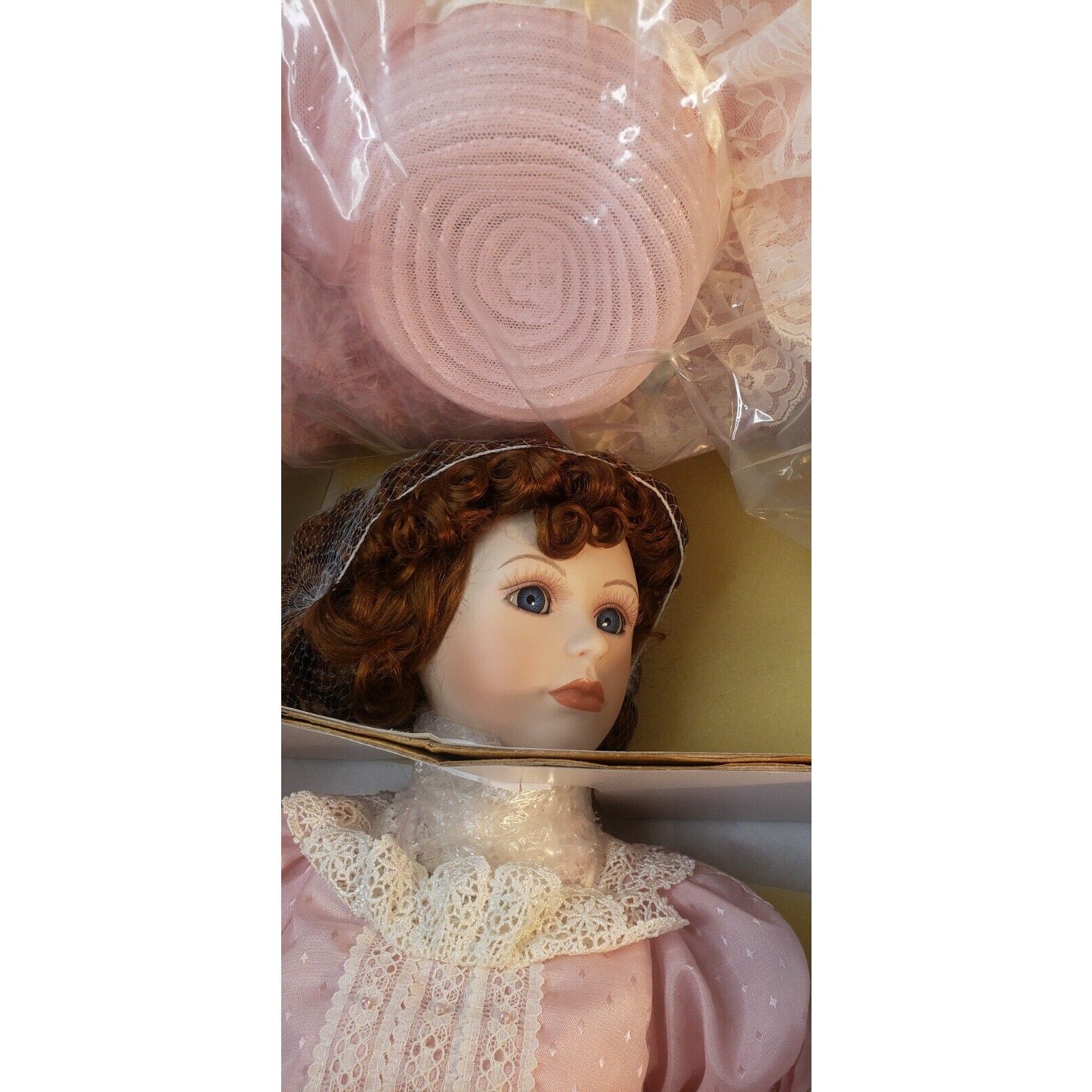 Court of Dolls Olivia 22" Porcelain Doll LE 4115/5000 COA Original Box