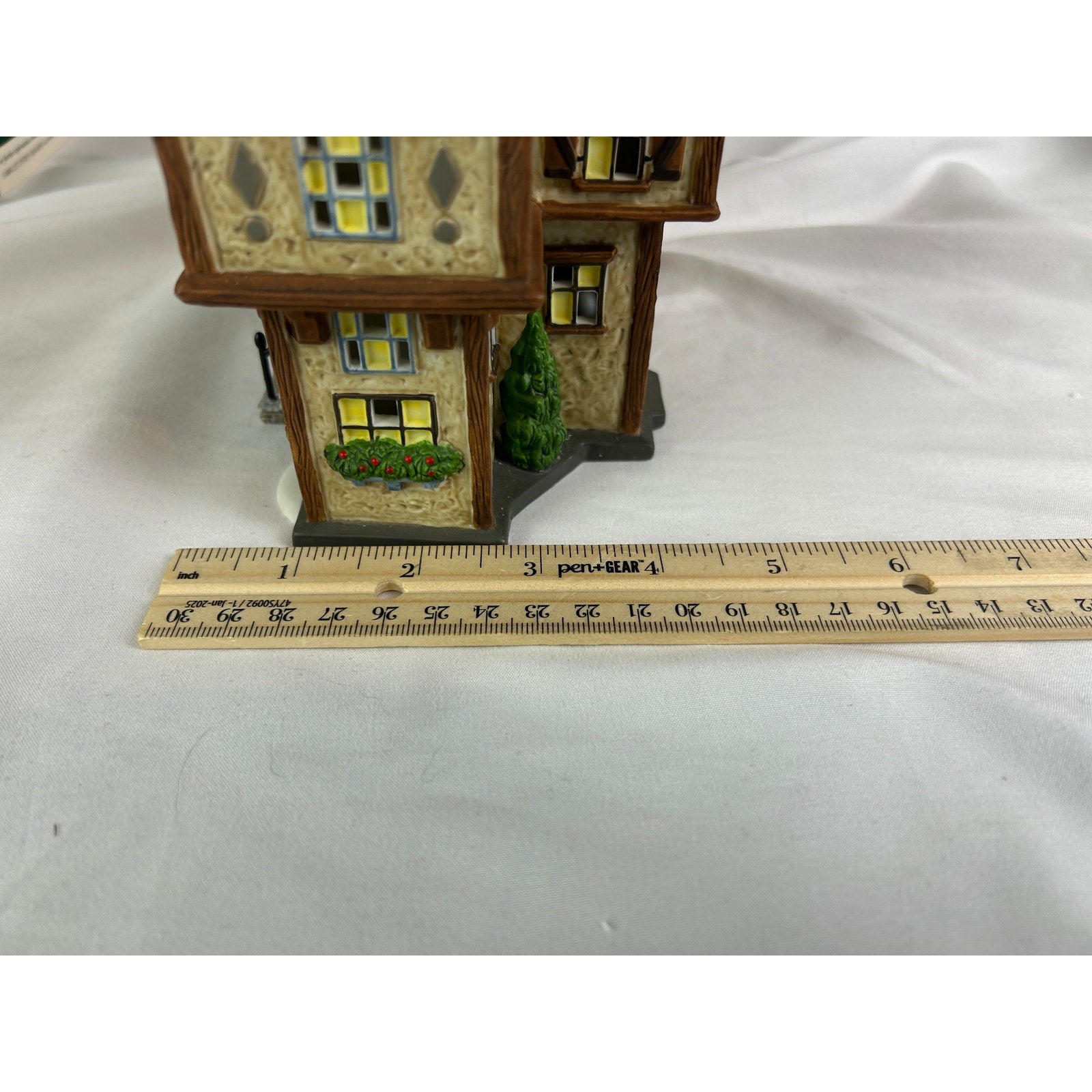 Department 56 Howard Street Row Houses Dickens Village 2004 Lighted Box