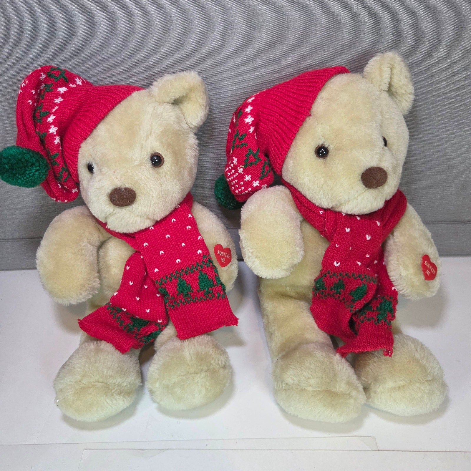 Pair of Christmas Animated Plush Bears Red Hat Scarf Holiday Stuffed Animals,n ;plkpl;