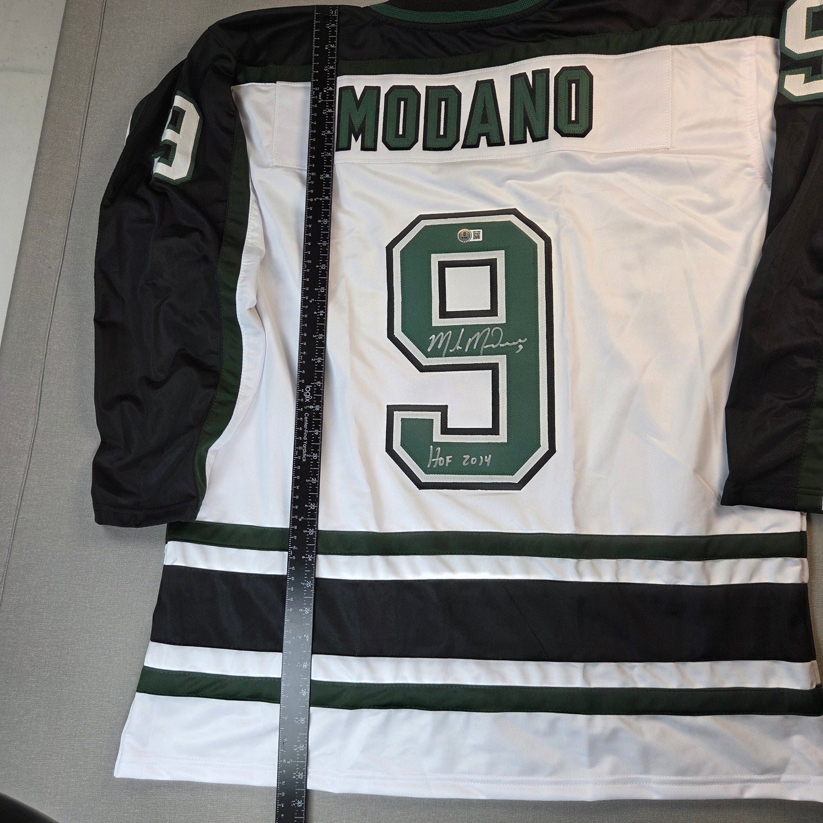 Mike Modano Signed Dallas Stars Jersey HOF 2014 Beckett Witness Auto