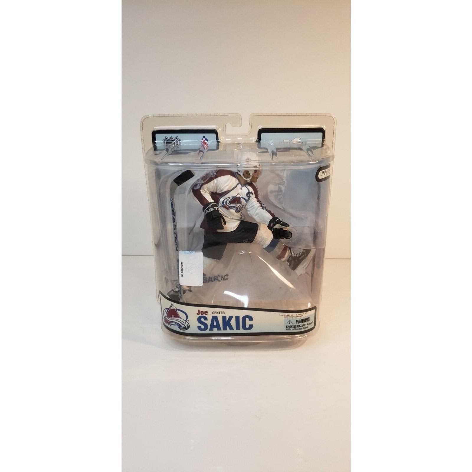 Joe Sakic McFarlane NHL Hockey Series 18 Colorado Avalanche White Jersey NEW