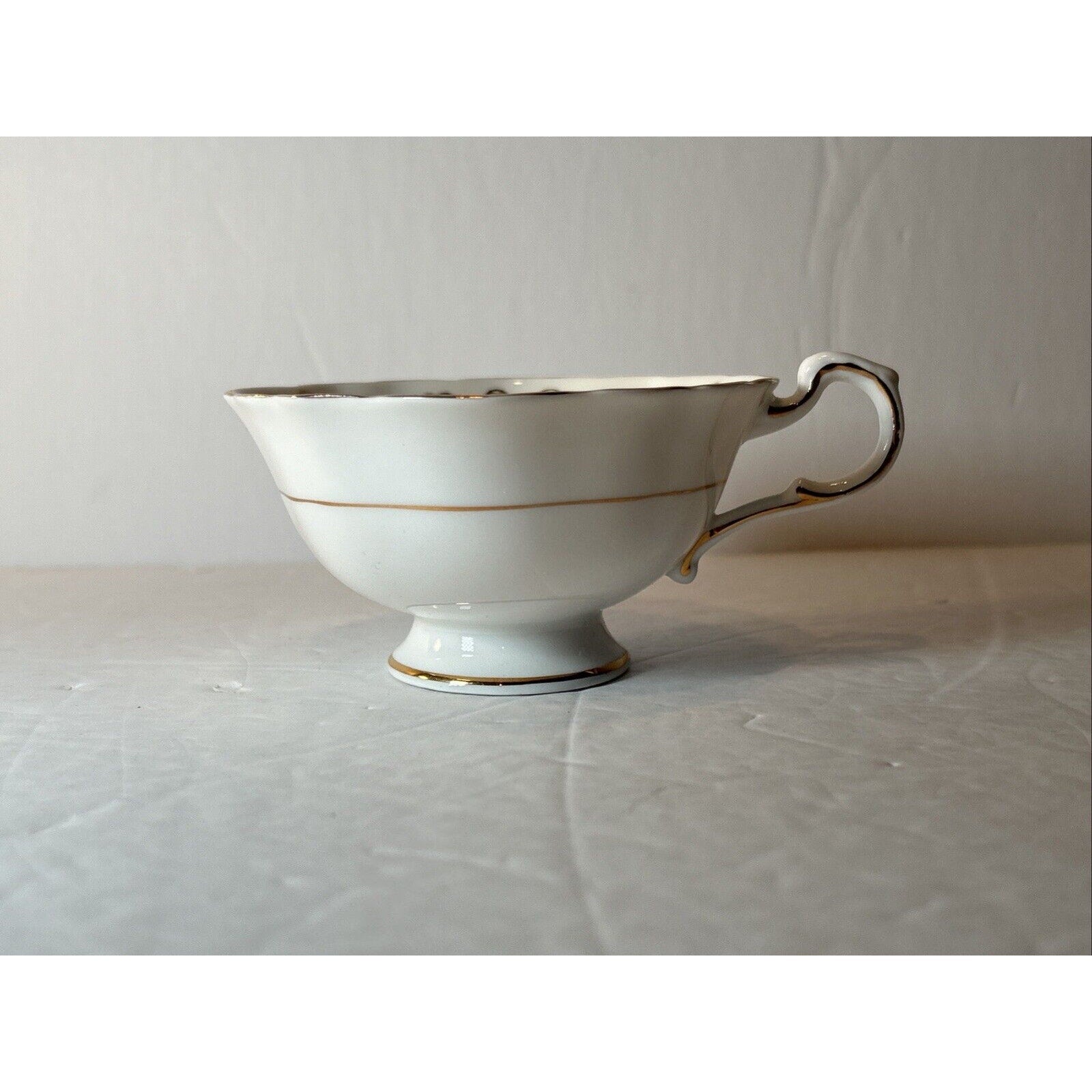 Paragon Fine Bone China England Teacup Canada Coats-of-Arms & Emblems Gold Trim