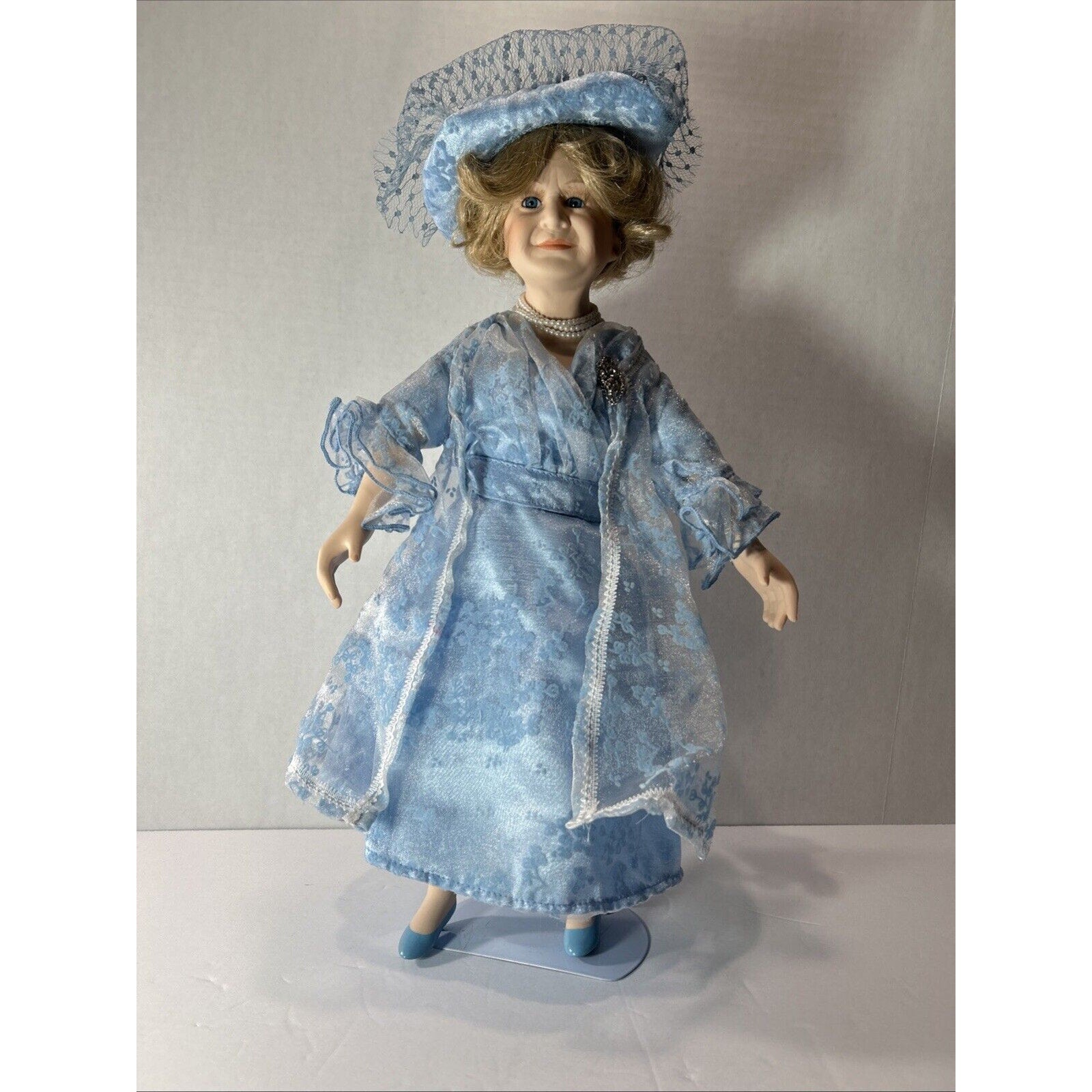 Show Stoppers Queen Mother 17" Porcelain Doll with Stand – British Royalty VTG