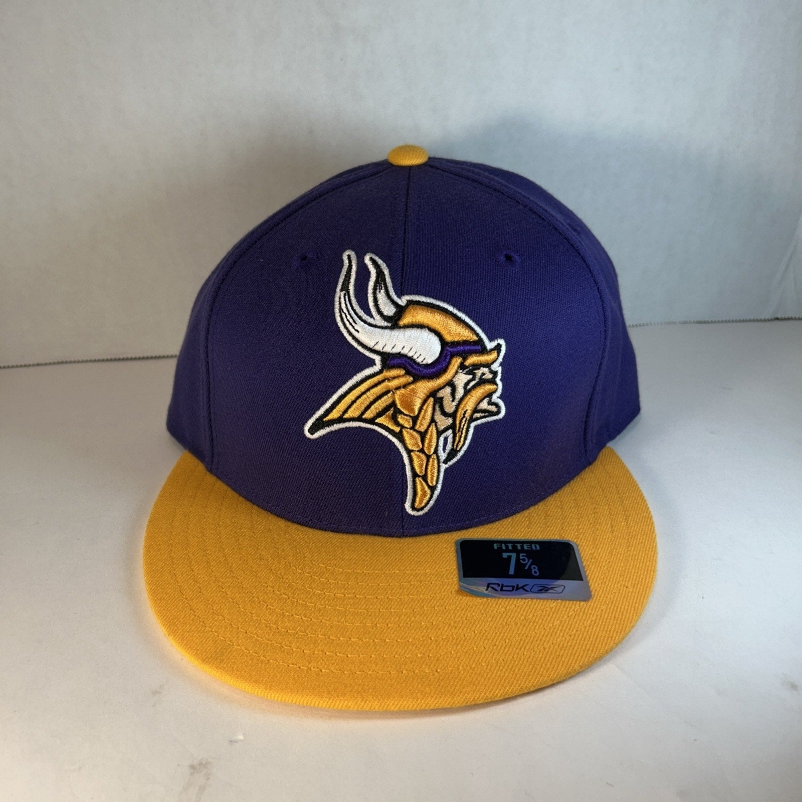 Minnesota Vikings Reebok NFL Fitted Cap Purple Gold Size 7 5/8 Hat Retro Style