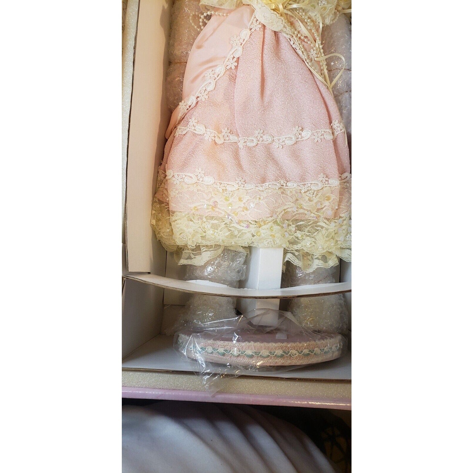Rustie Monique 29" Porcelain Doll LE 52/1500 Welden Museum COA Hat Boxed Vtg