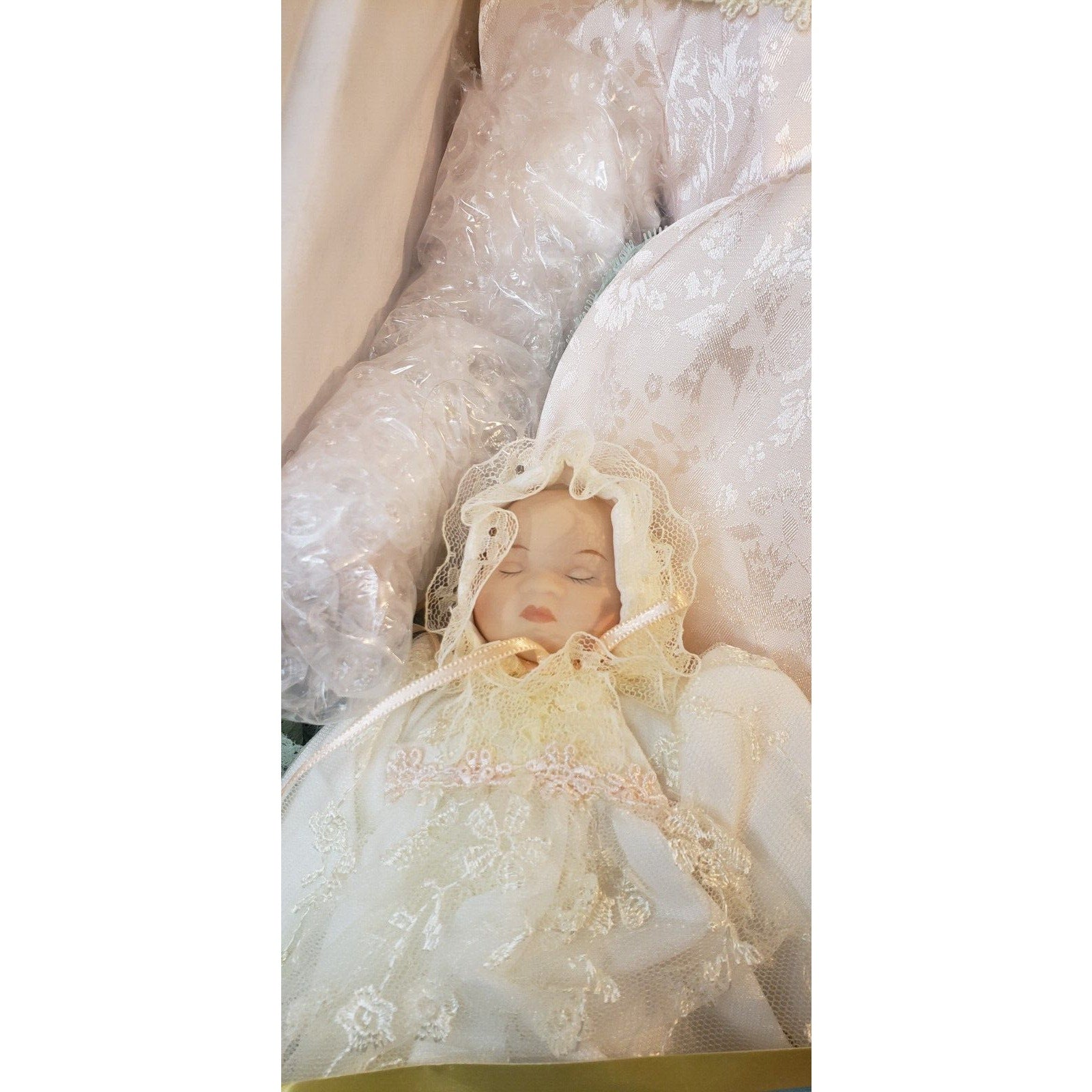Court of Dolls 24" Porcelain Dolls Elizabeth & Betsy LE #902/5000 w/COA & Box