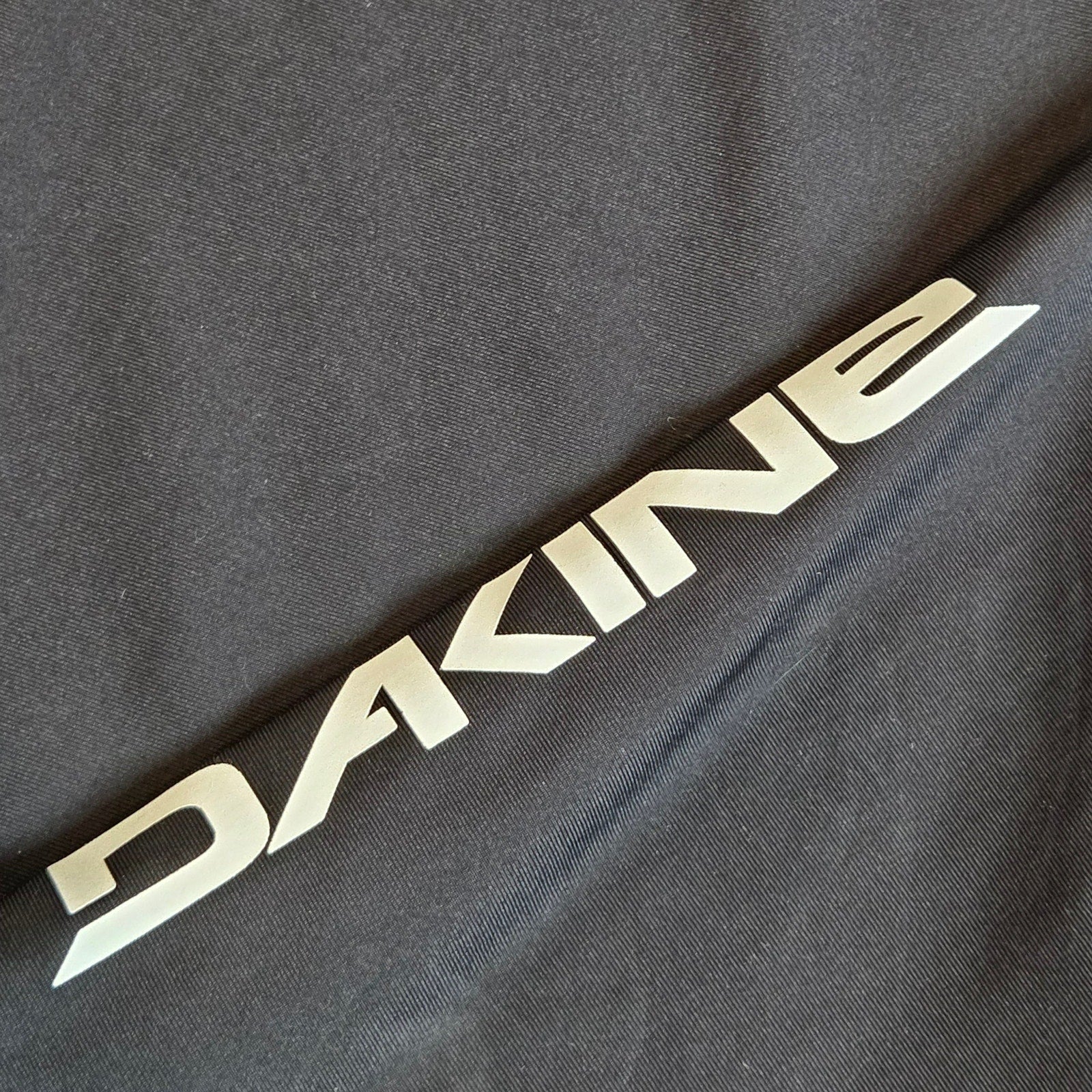 Dakine UPF 50 Long Sleeve Surf Rash Guard Shirt Men’s L Gray Polyester