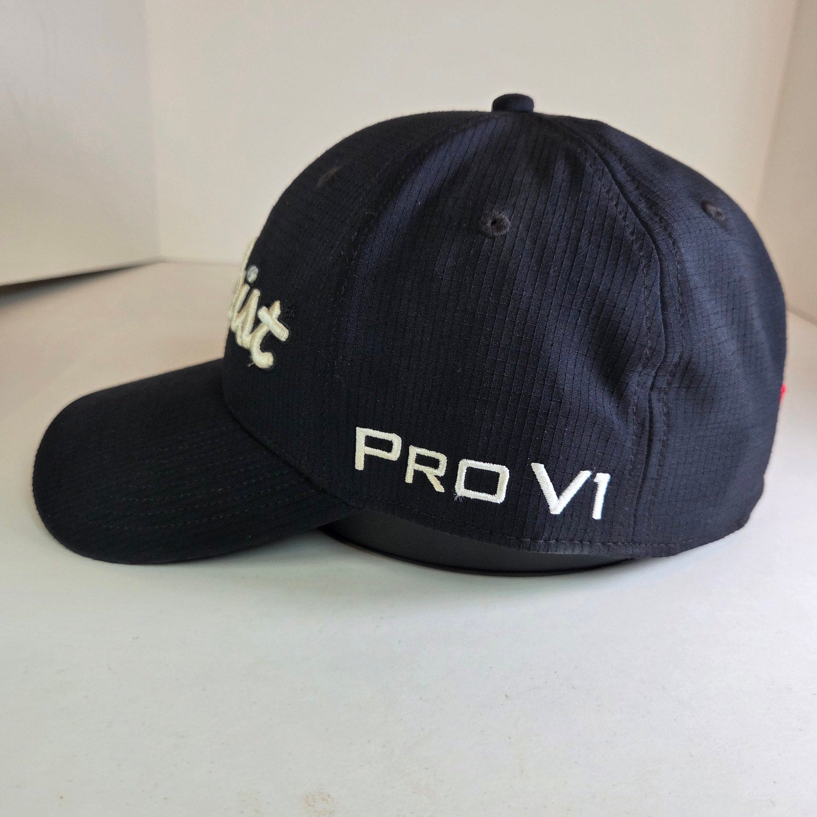 Titleist Pro V1 A‑Flex Tour Performance Fitted Hat Black Size L/XL