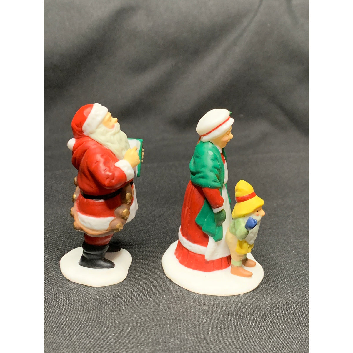 Dept 56 Santa & Mrs Claus 56090 North Pole Series Set of 2 Retired Village