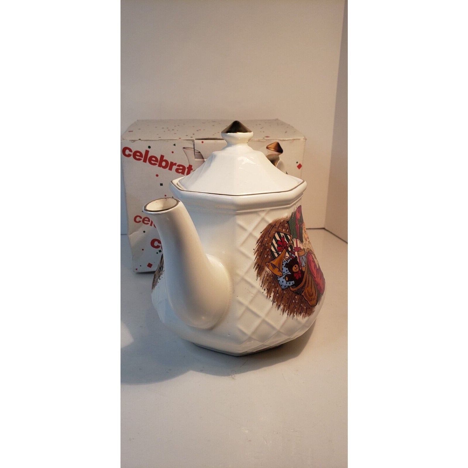 Celebrations Ltd Santa Christmas Teapot Ceramic Gold Trim with Box Made in Japan