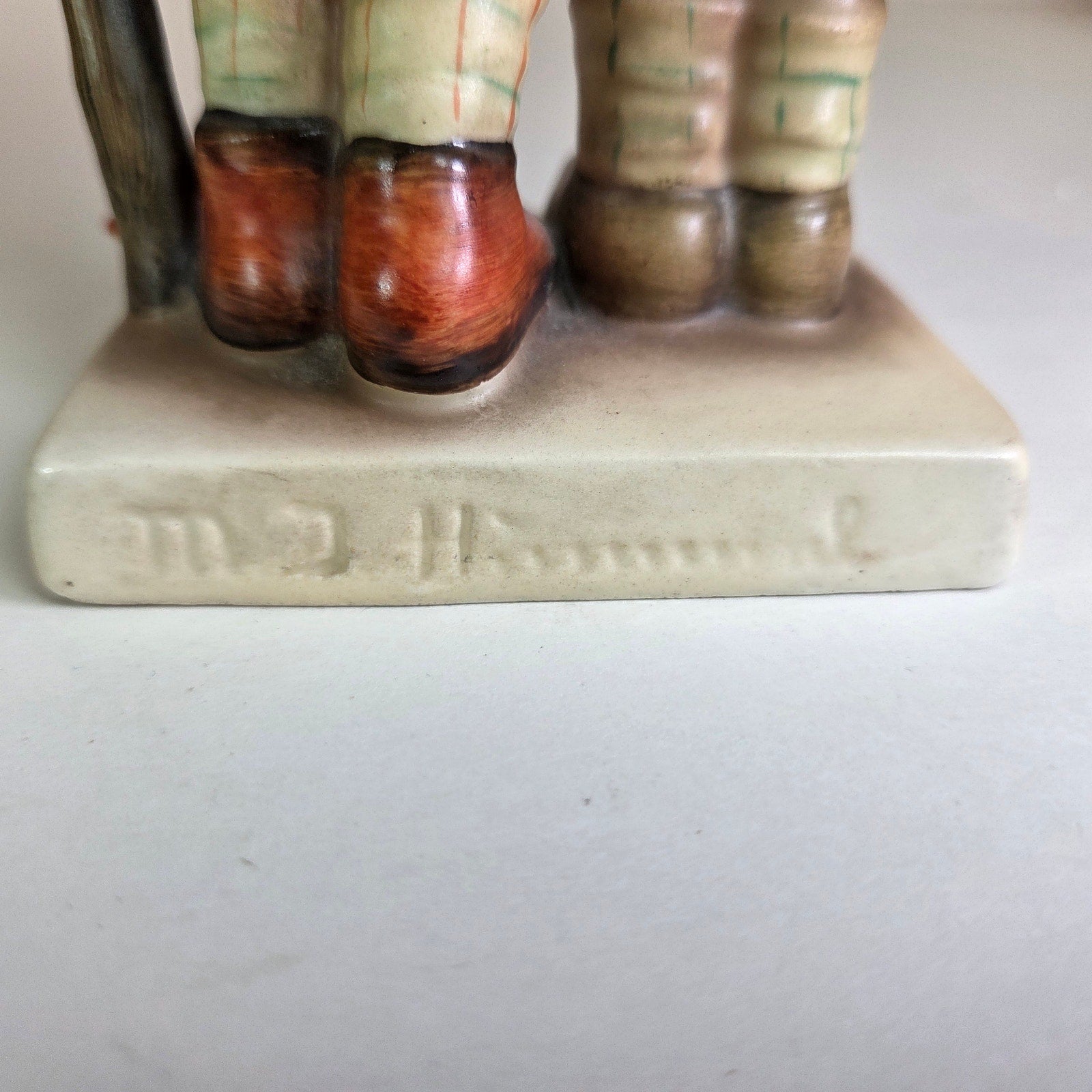 Goebel M.I. Hummel Stormy Weather #71 TMK2 Full Bee Germany 6.5" Figurine
