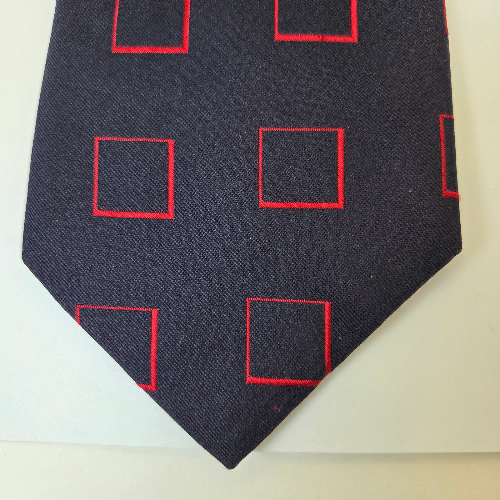 DKNY Silk Tie Navy Blue Red Square Geometric 3.75 Classic 57 Mens USA
