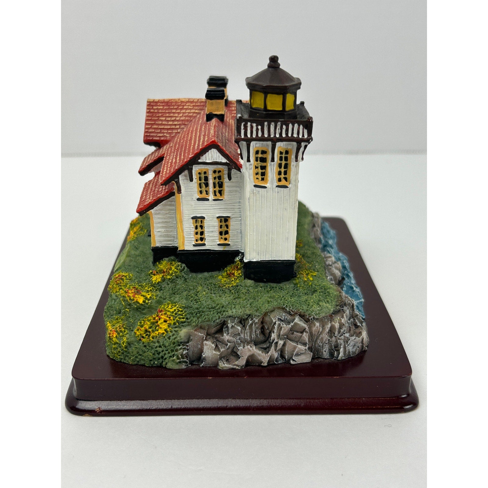 Oneida Studios Lighthouse Point Collection San Luis Obispo CA 1998 Figurine