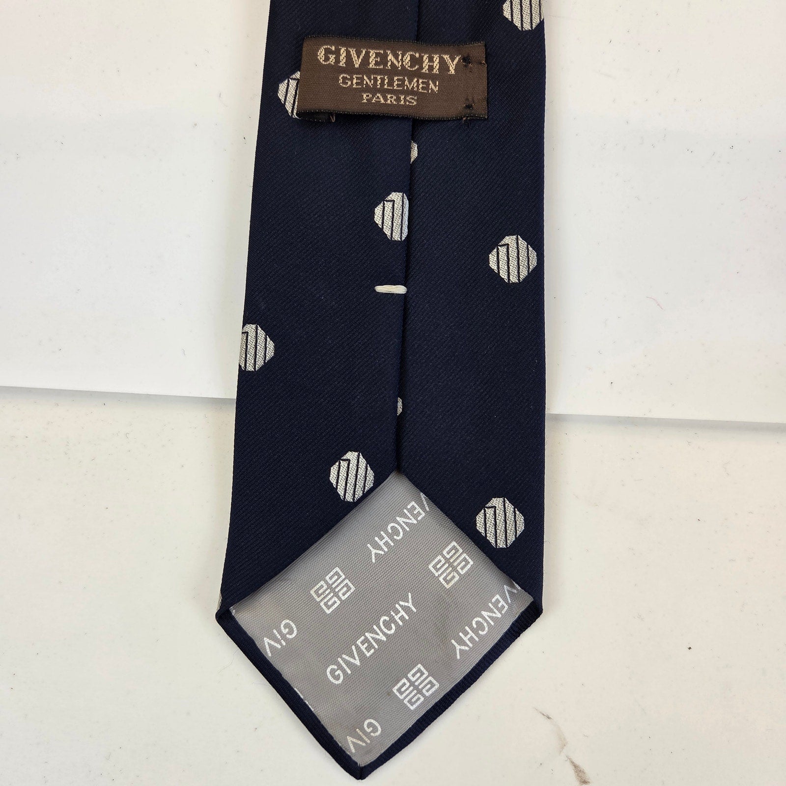 Vintage Givenchy Gentlemen Paris Silk Blend Medallion Necktie Navy 56 x 3.25