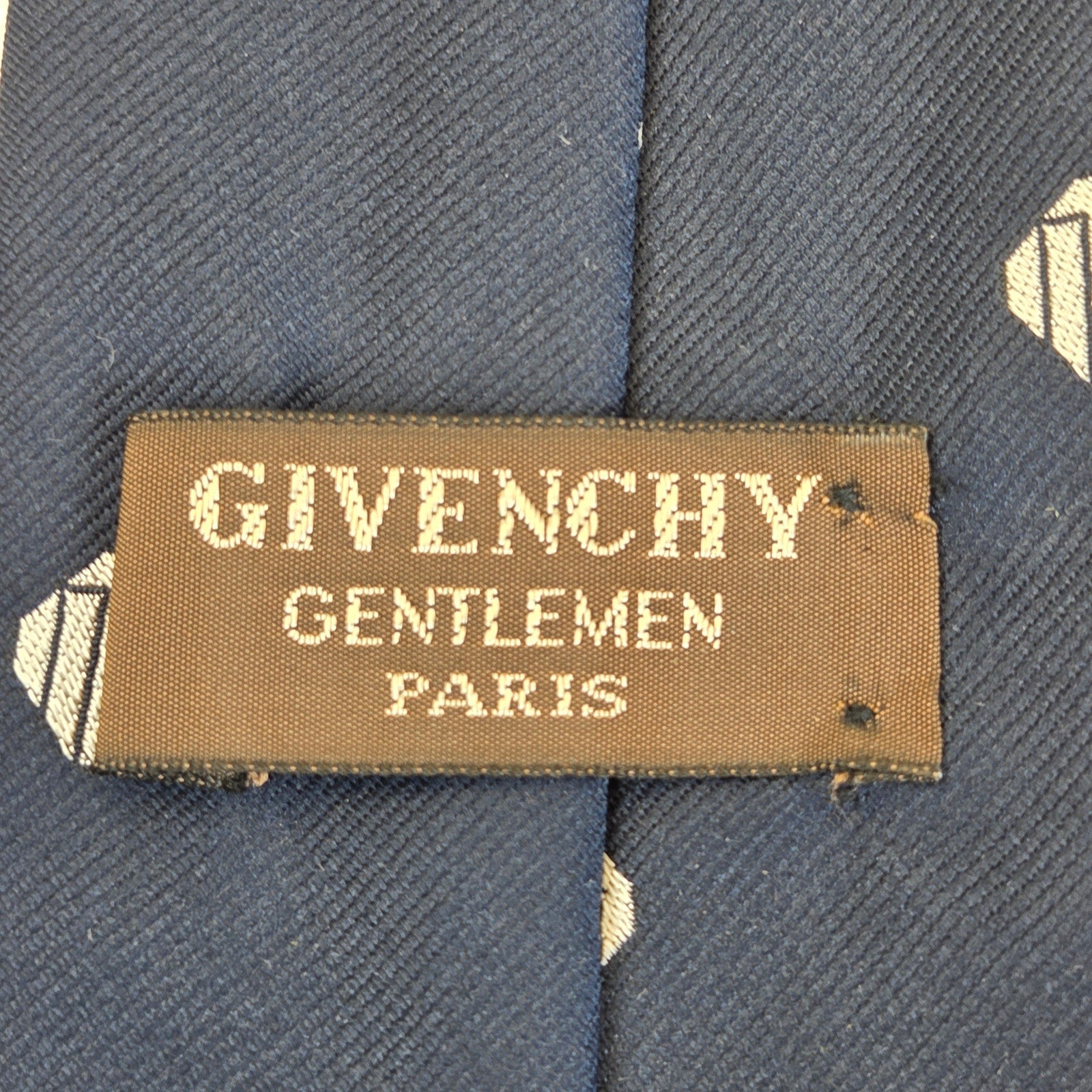 Vintage Givenchy Gentlemen Paris Silk Blend Medallion Necktie Navy 56 x 3.25