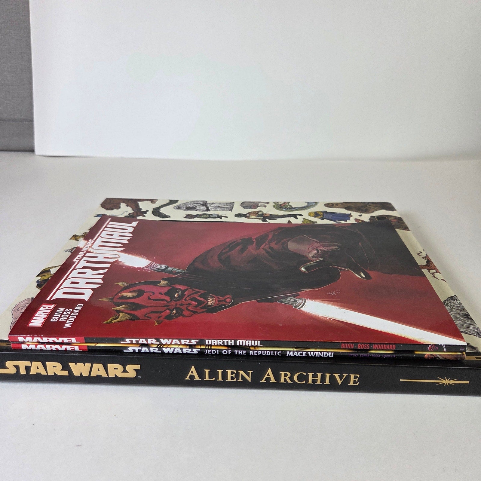 Star Wars Book & Marvel Comic Lot Alien Archive Mace Windu Darth Maul (3)
