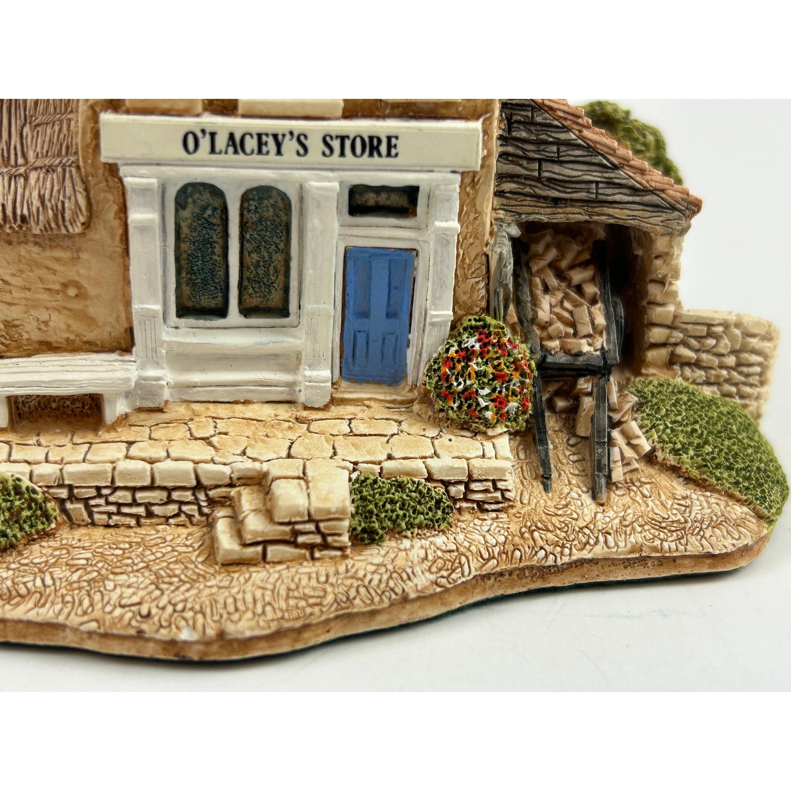 Lilliput Lane O’Lacey’s Store 1989 Irish Collection Cottage w/ Box