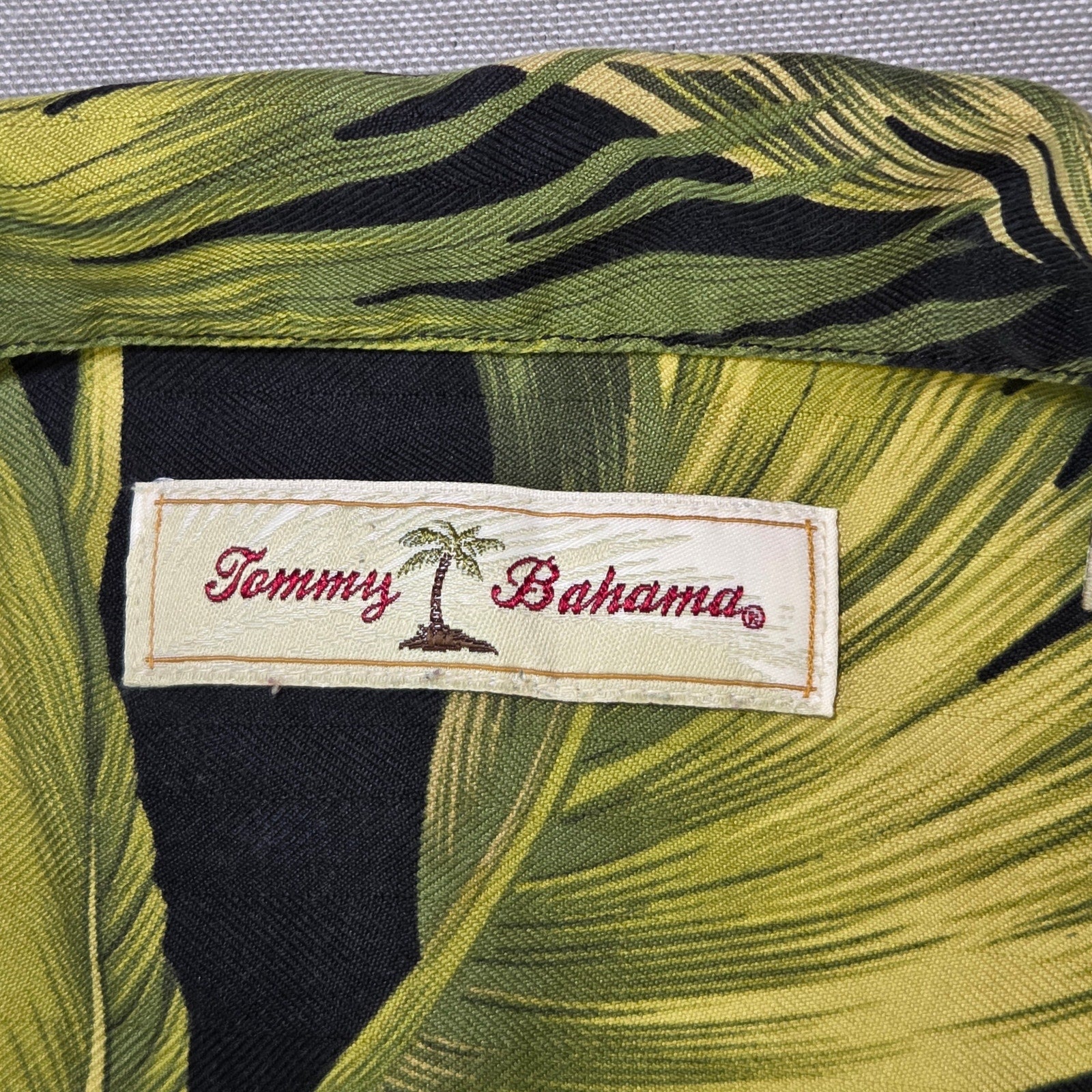 Tommy Bahama Relax Silk Camp Shirt Men’s XL Palm Leaf Tropical Hawaiian Top