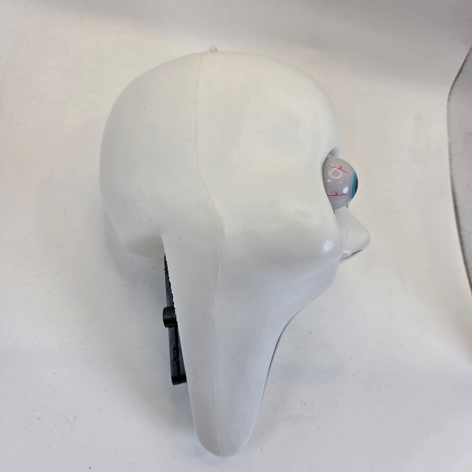 Unbranded Hanging Skull Flashing Bulging Eyes Battery Operated Halloween Decor