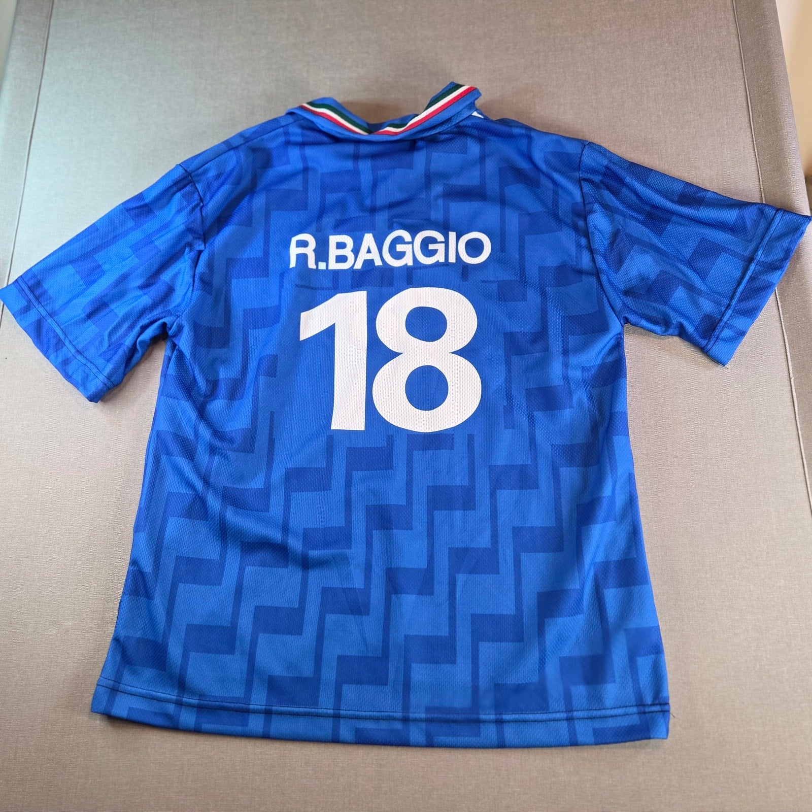 Italy Soccer Jersey R. Baggio #18 Retro Style Blue Replica Shirt Men’s XL