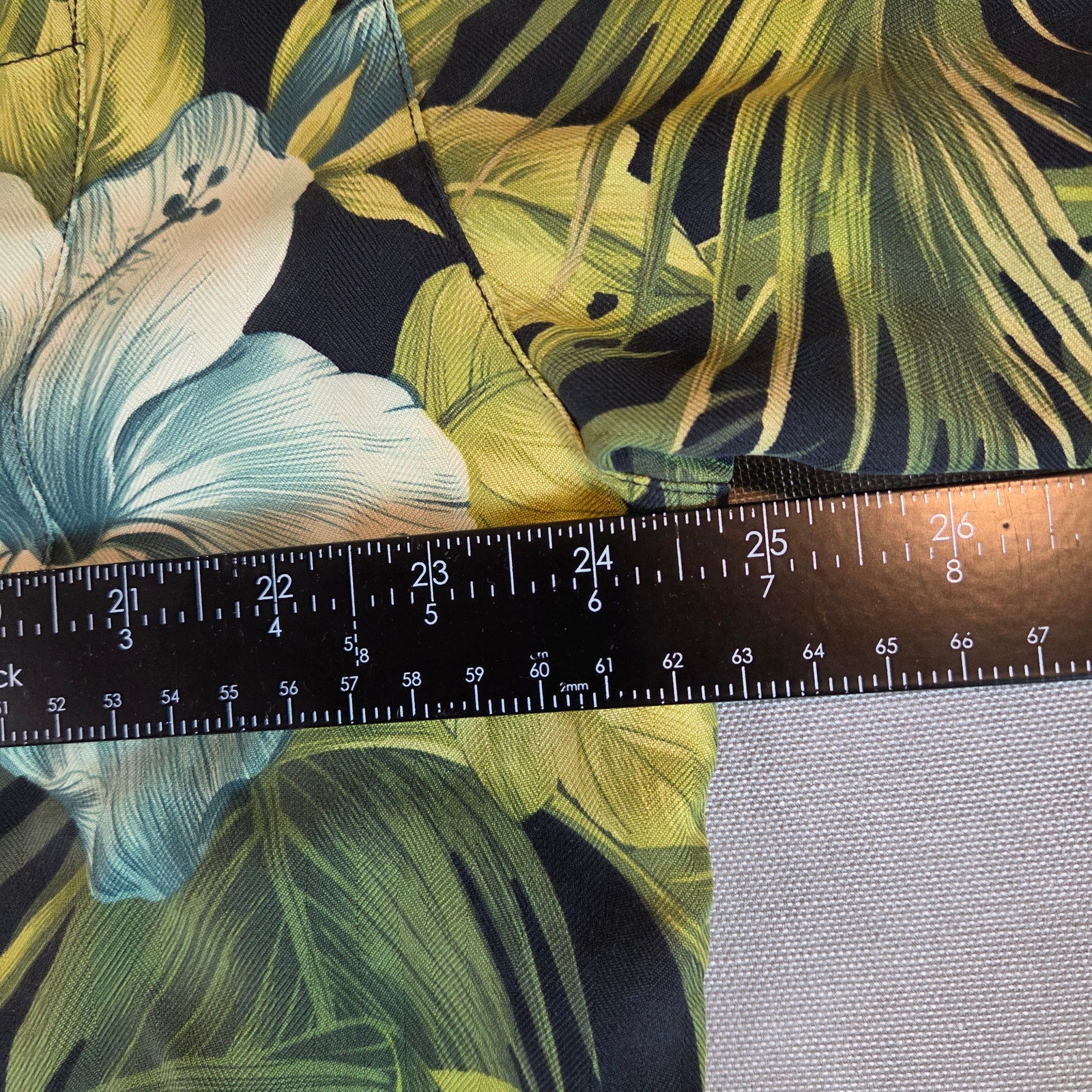 Tommy Bahama Relax Silk Camp Shirt Men’s XL Palm Leaf Tropical Hawaiian Top