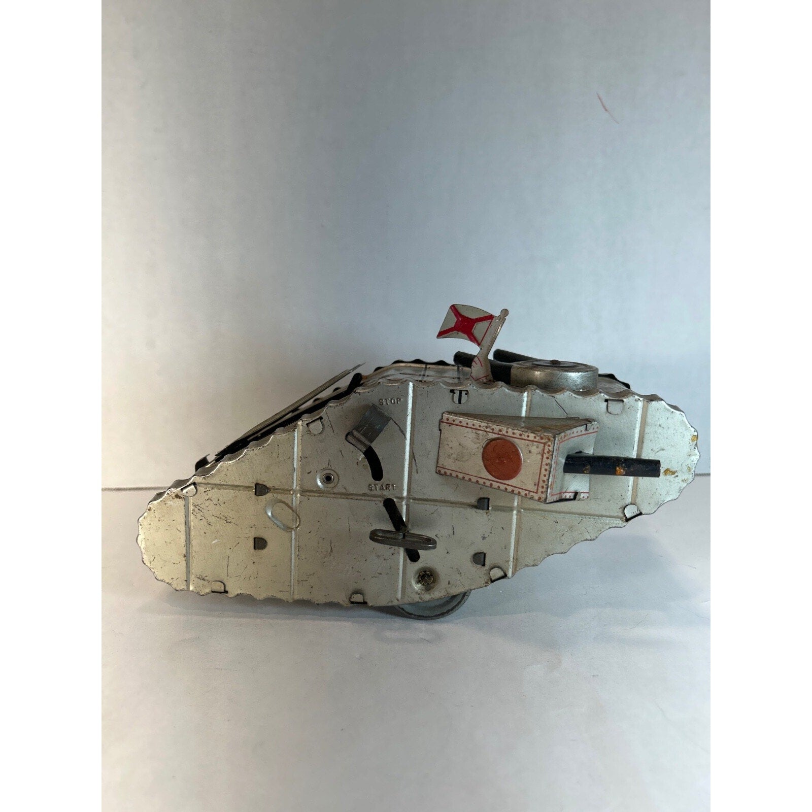 Vintage 1930s Marx Tin Litho Wind-Up Doughboy Tank – Silver – Works