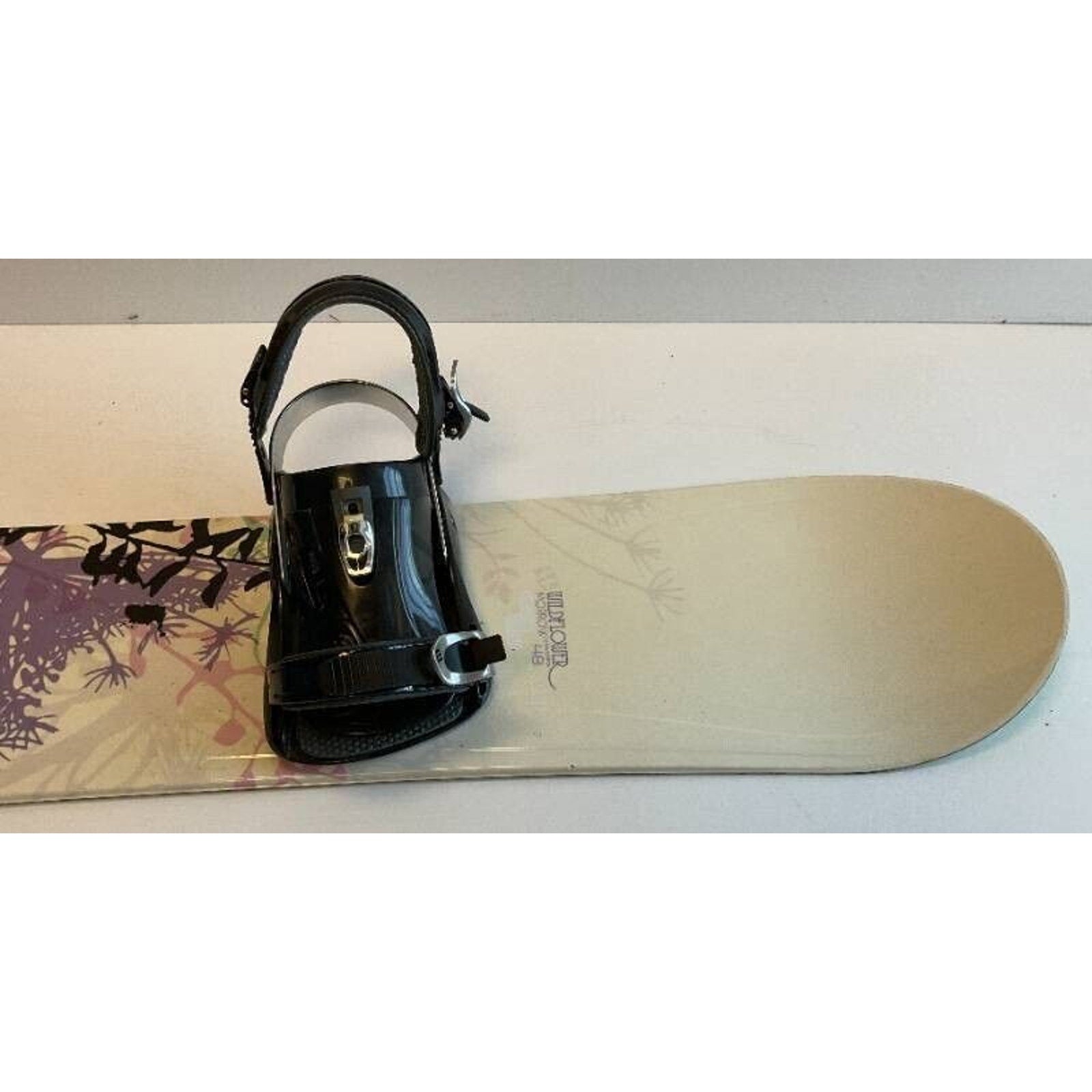 Morrow Wildflower 148cm Snowboard w/ Strap-In Bindings Women’s Rare Green Deck