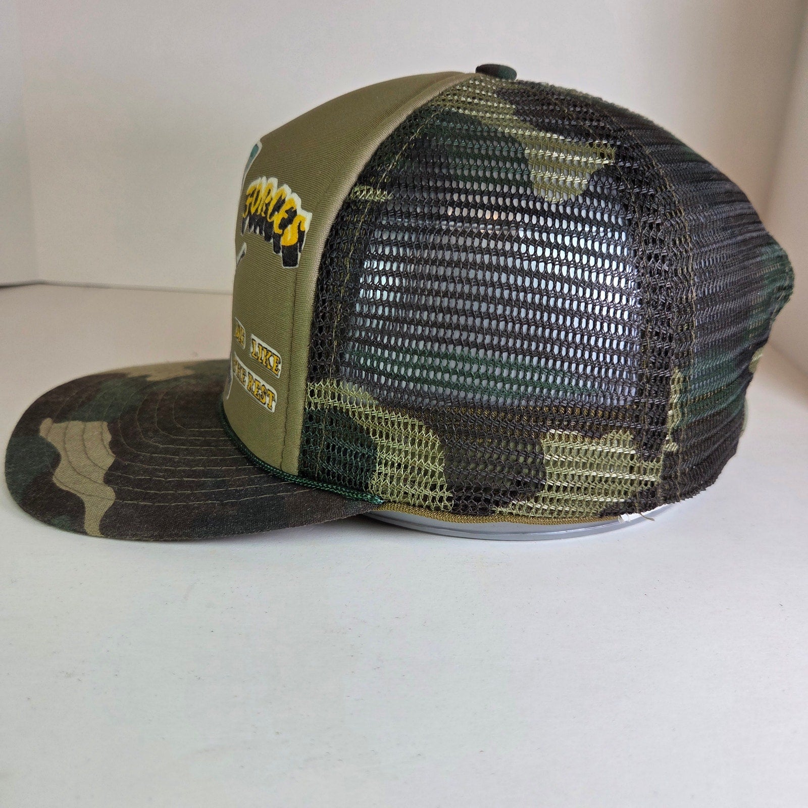 Vintage Taiwan ROC Special Forces Mesh Snapback Hat Skull Rifles Camo 1980s