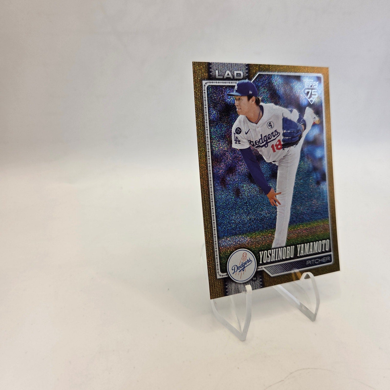 2026 Topps Series 1 Yoshinobu Yamamoto Gold Shimmer 75th Anniversary /50