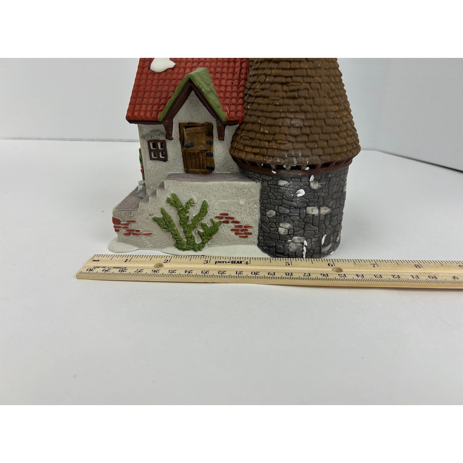 Department 56 Dickens Village Bishops Oast House Lighted Building with Box