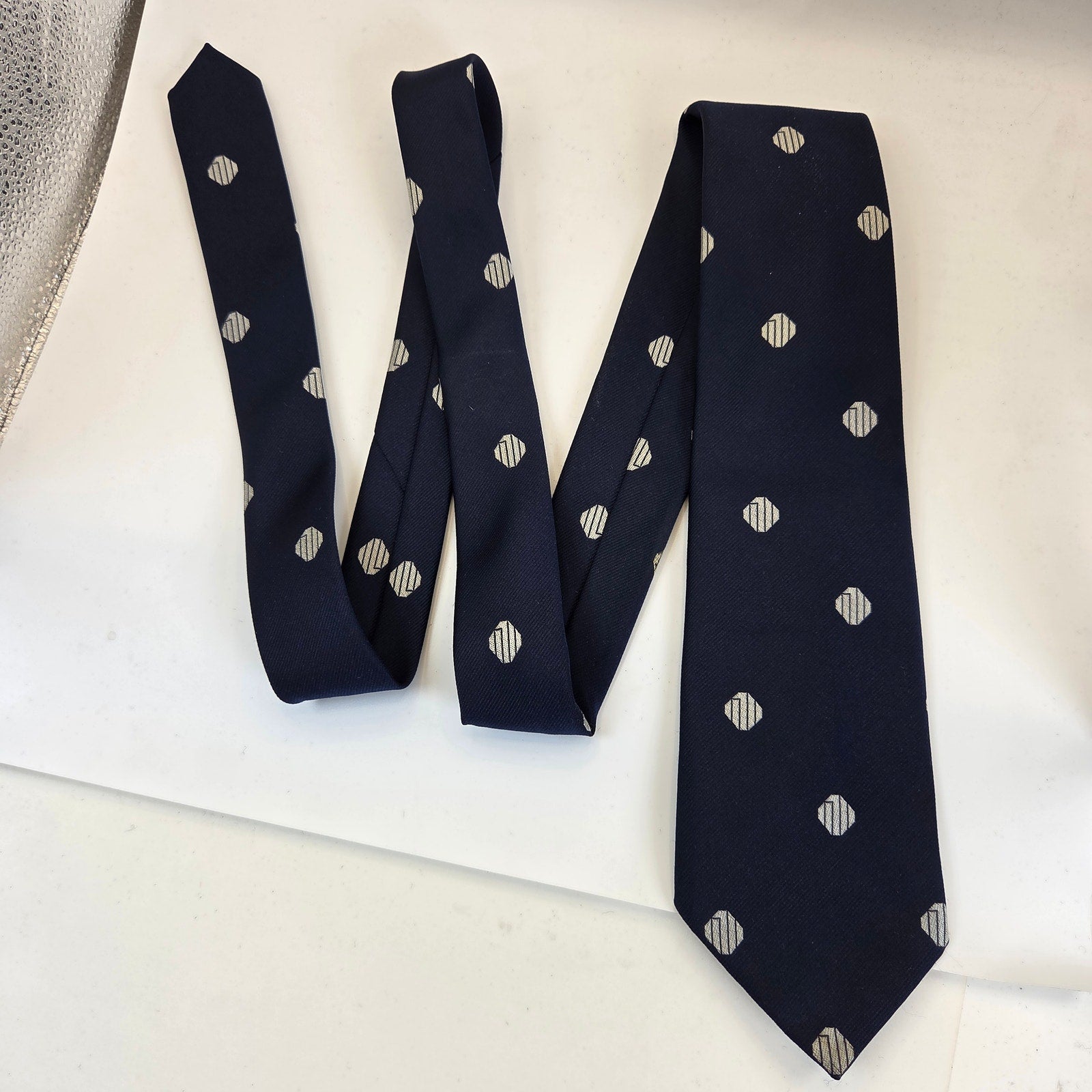 Vintage Givenchy Gentlemen Paris Silk Blend Medallion Necktie Navy 56 x 3.25