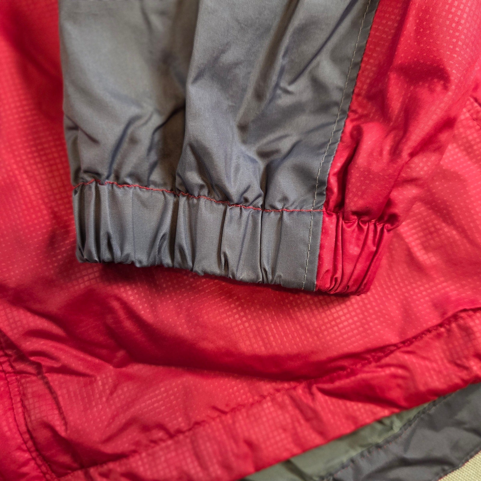 Columbia Men’s XL Red Gray Nylon Hooded Jacket Waterproof Windbreaker