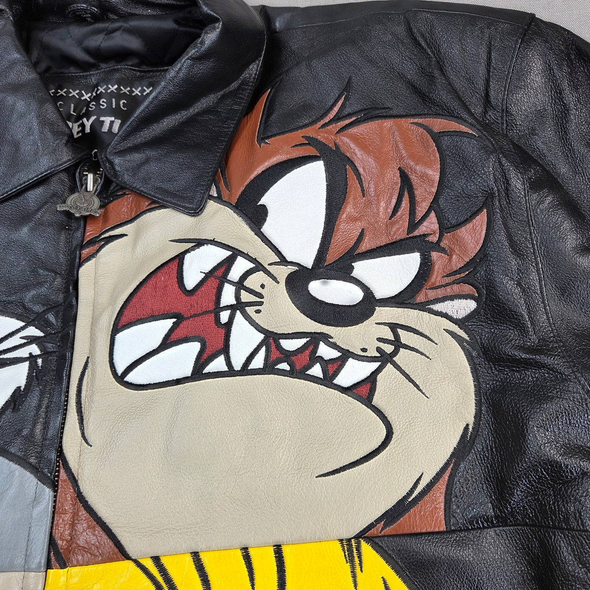Vintage 1998 Looney Tunes Collection Leather Jacket Urban Gear XL Warner Bros