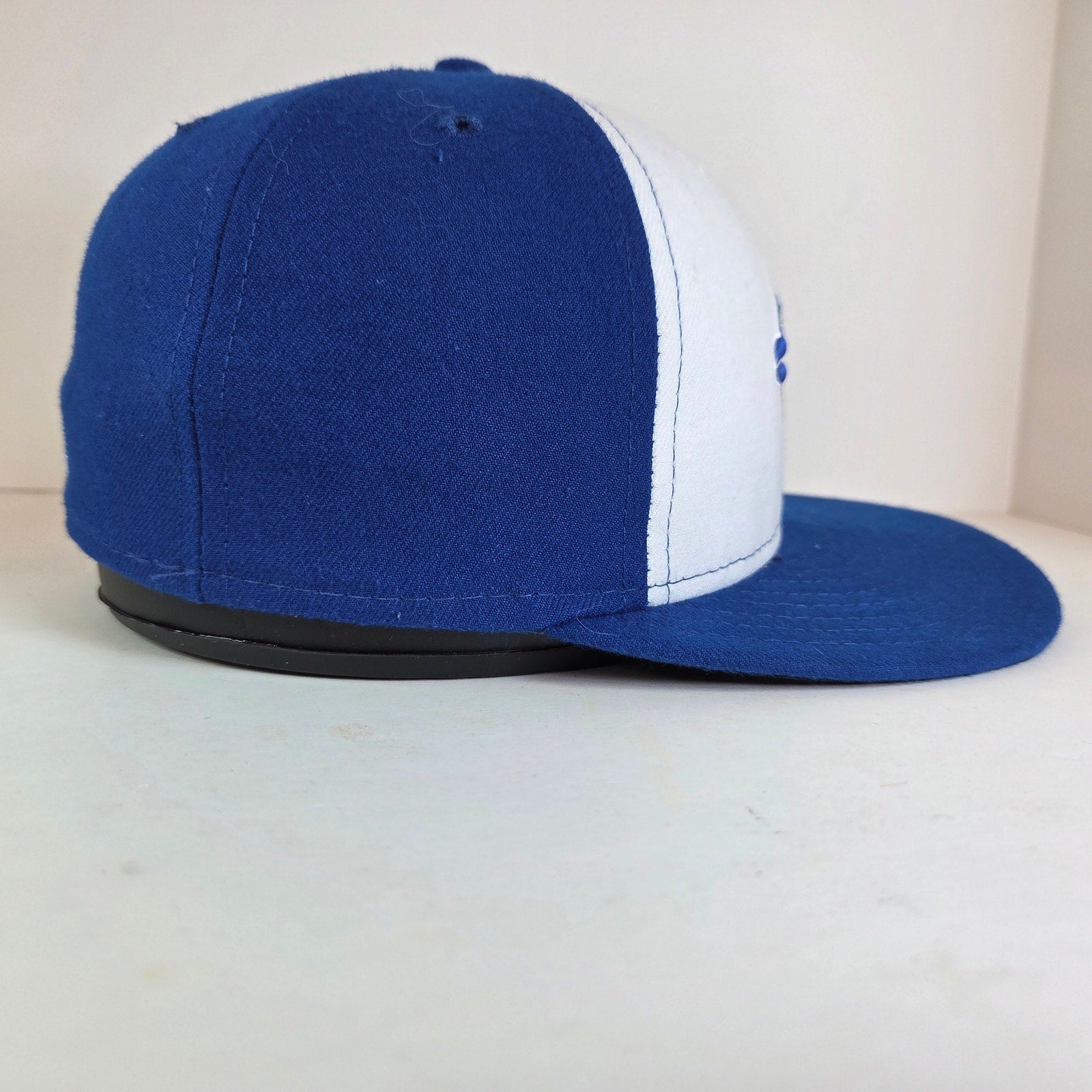 Toronto Blue Jays 59FIFTY New Era Fitted Hat Size 7 MLB Cap Blue White