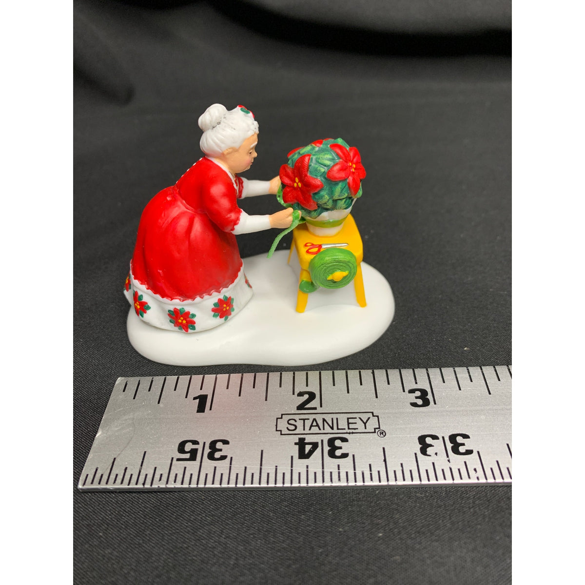 Department 56 Mrs Claus Perfect Poinsettias 57212 North Pole Series Retired