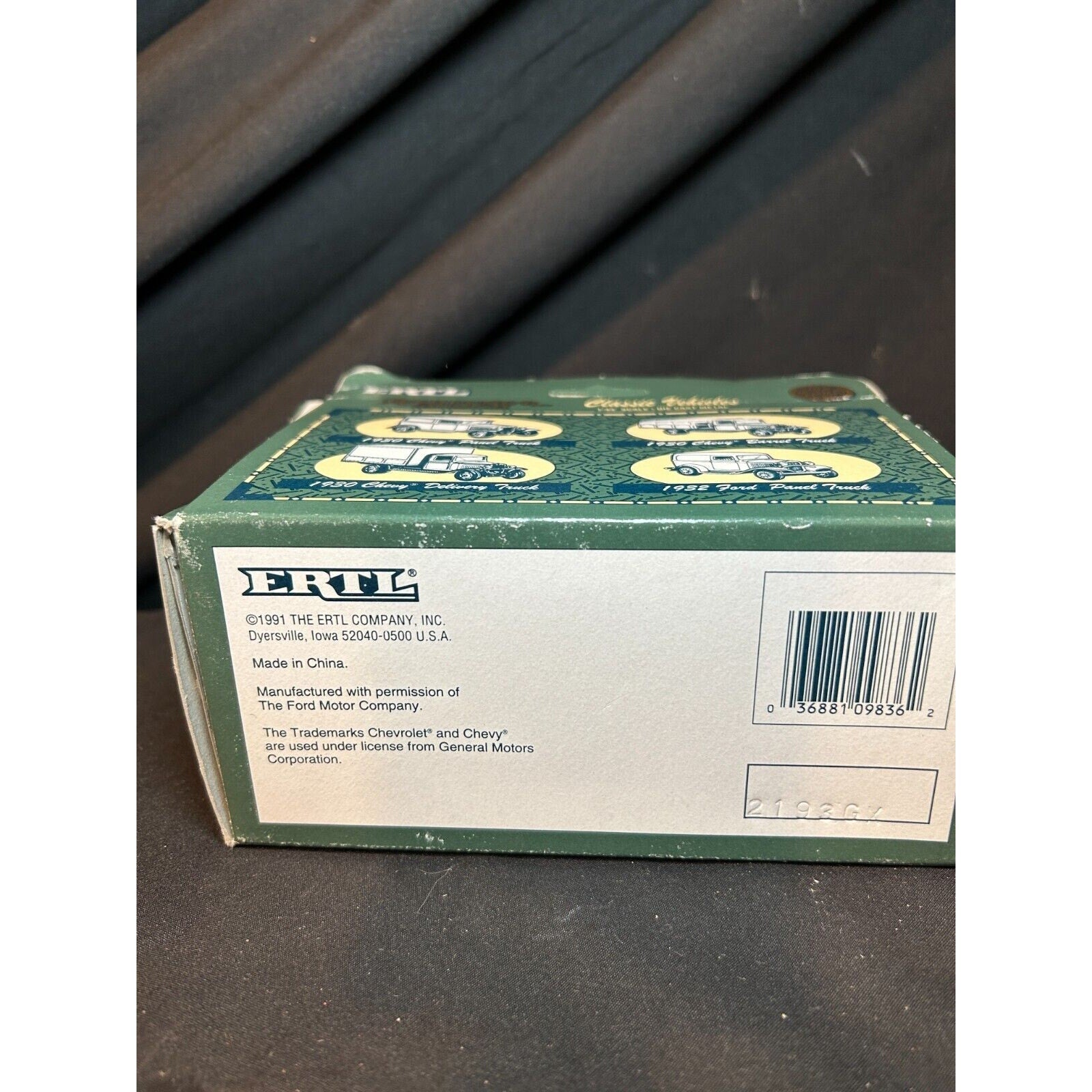 ERTL Anheuser-Busch Classic Vehicles 1930 Chevy Barrel & 1932 Ford Panel NIB