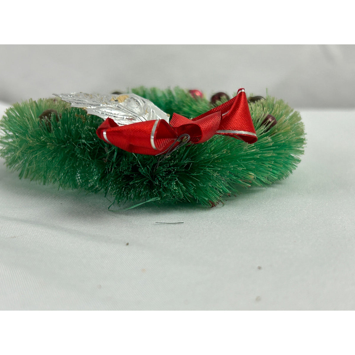 Vintage 1950s Japan Bottle Brush Christmas Wreath Mercury Glass Beads Foil Bow