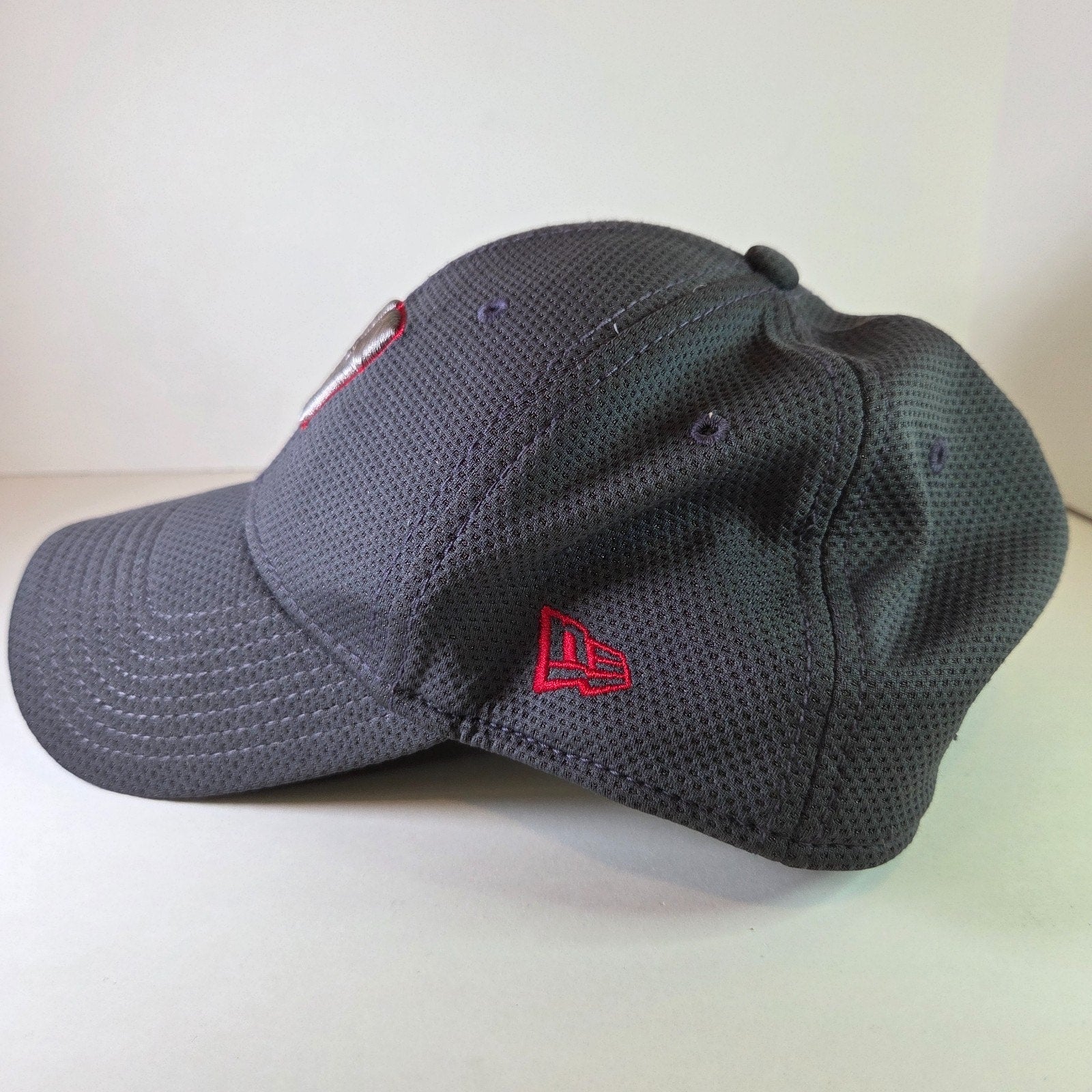 Wisconsin Badgers New Era 39THIRTY Fitted Hat Gray Mesh Size S/M Stretch Fit
