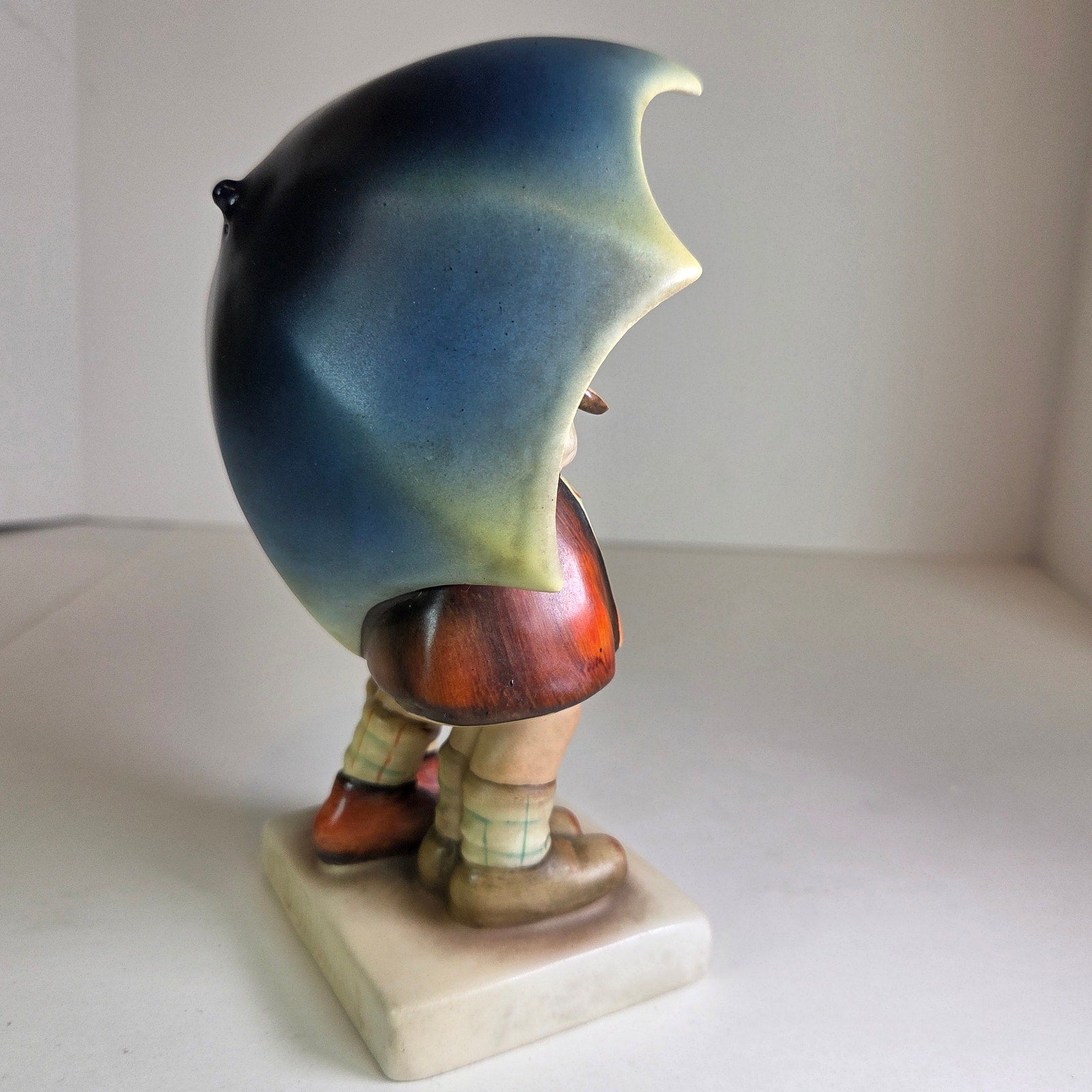 Goebel M.I. Hummel Stormy Weather #71 TMK2 Full Bee Germany 6.5" Figurine