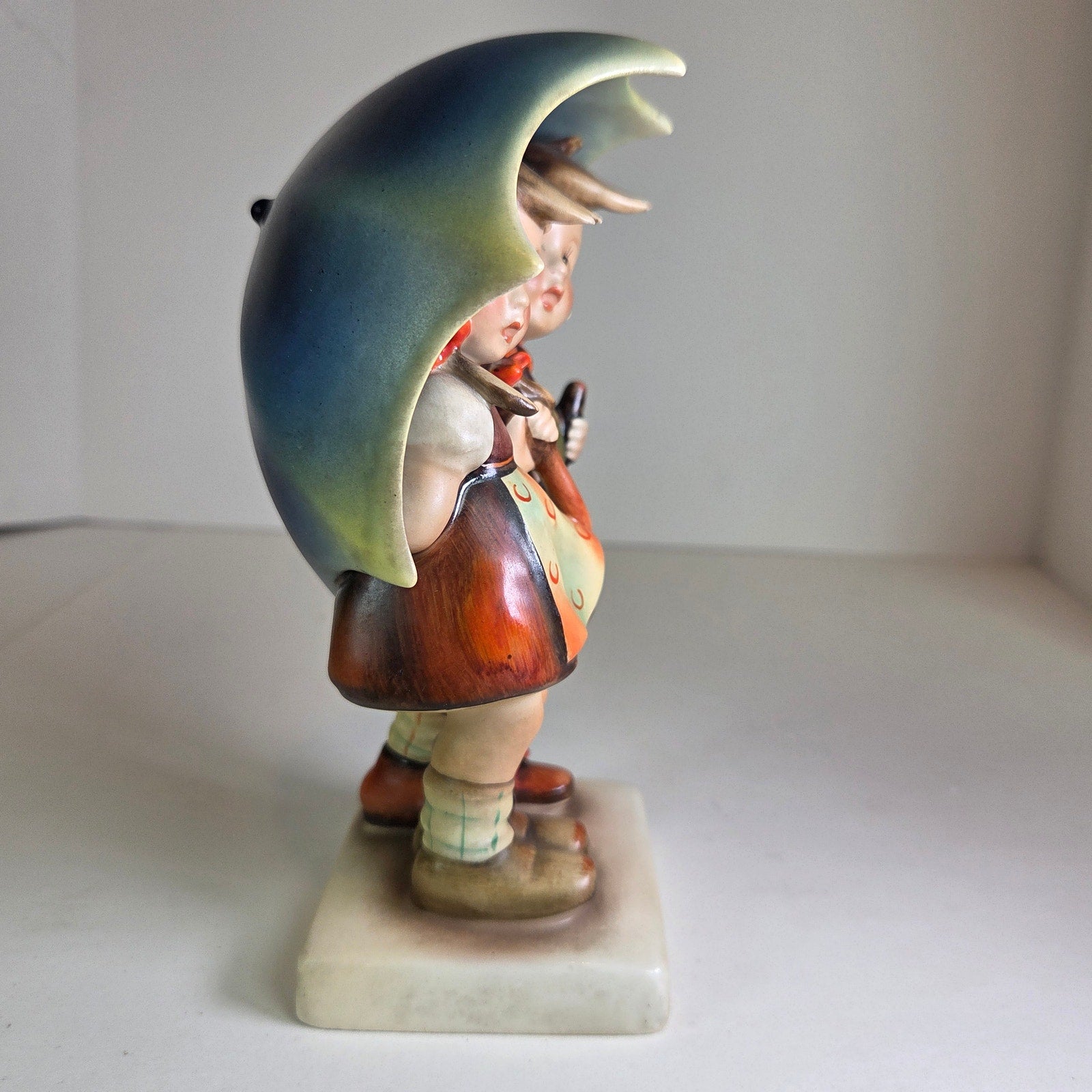 Goebel M.I. Hummel Stormy Weather #71 TMK2 Full Bee Germany 6.5" Figurine