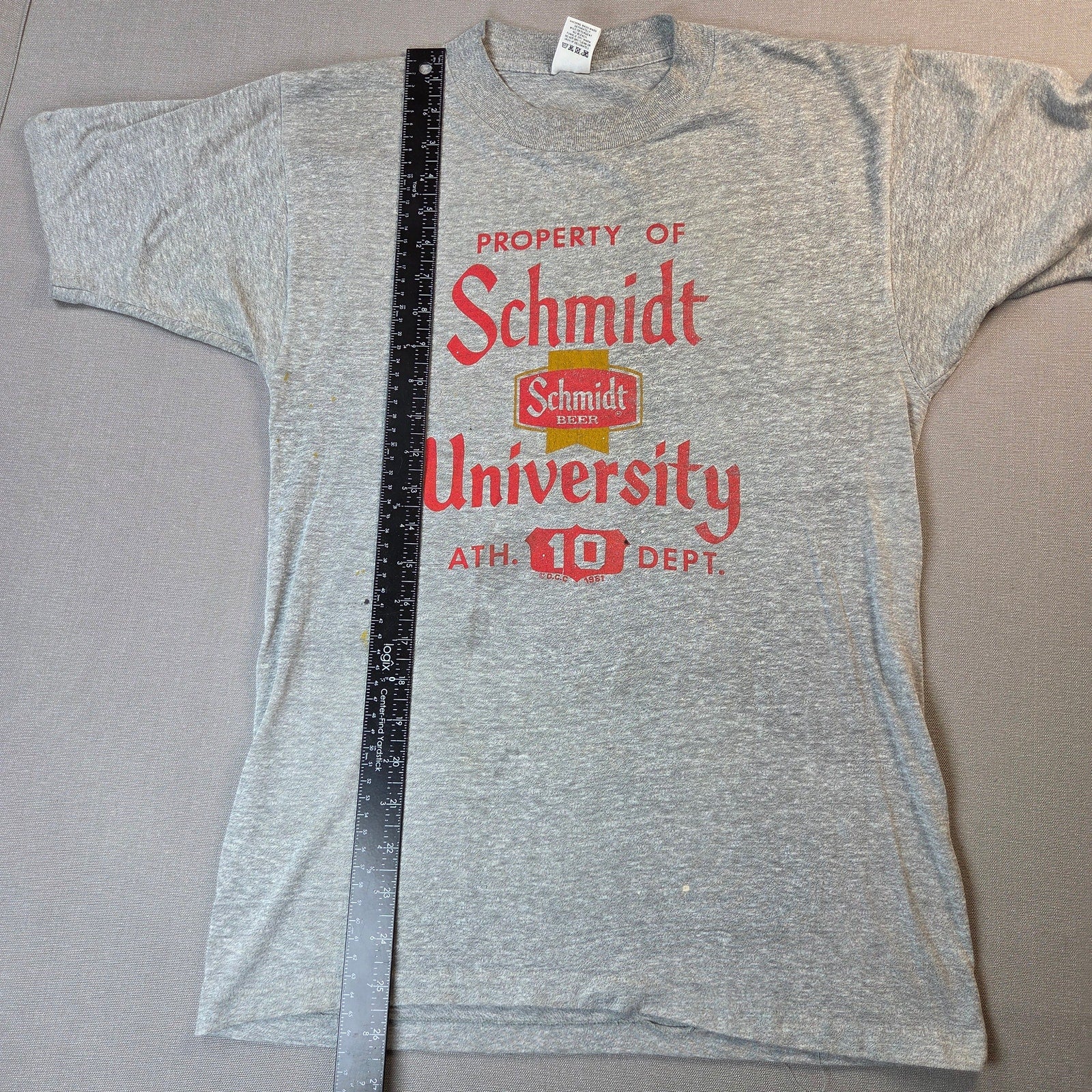 Schmidt Beer University 1981 Vintage Medallion USA T Shirt Medium Paint