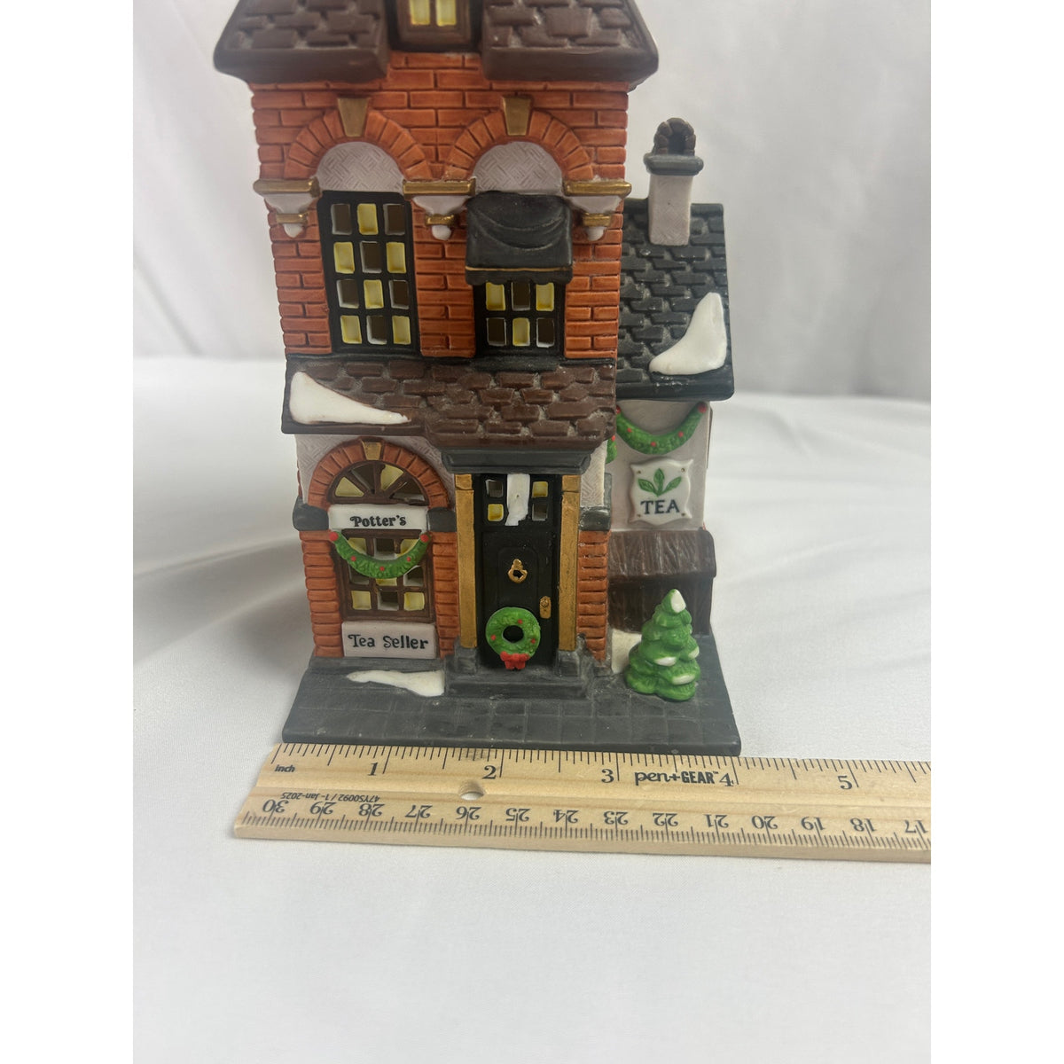Department 56 Potter's Tea Seller 58808 Christmas In The City 1993 Retired