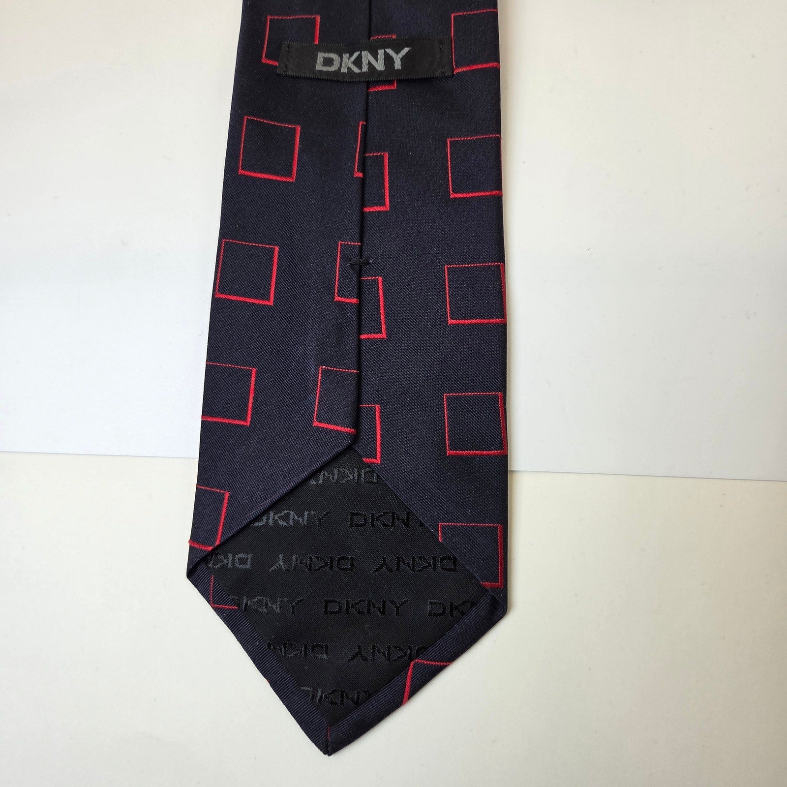 DKNY Silk Tie Navy Blue Red Square Geometric 3.75 Classic 57 Mens USA
